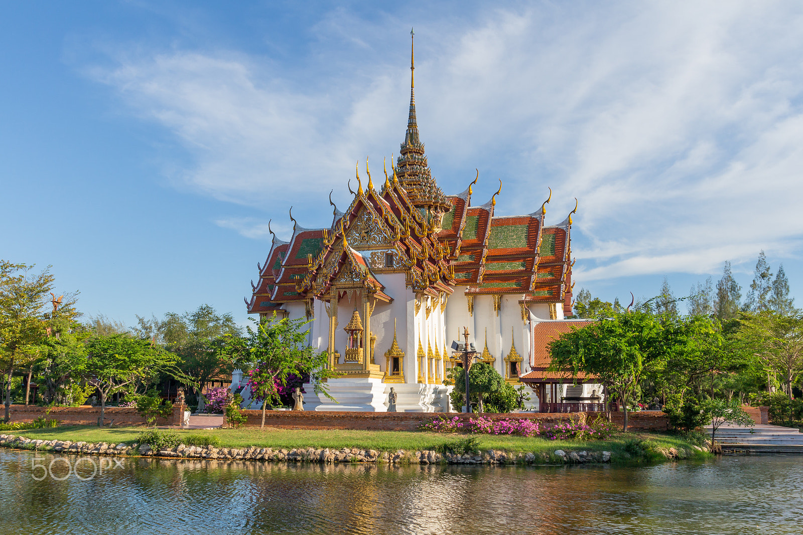 Canon EOS M + Canon EF 17-40mm F4L USM sample photo. The dusit maha prasat in the ancient siam photography