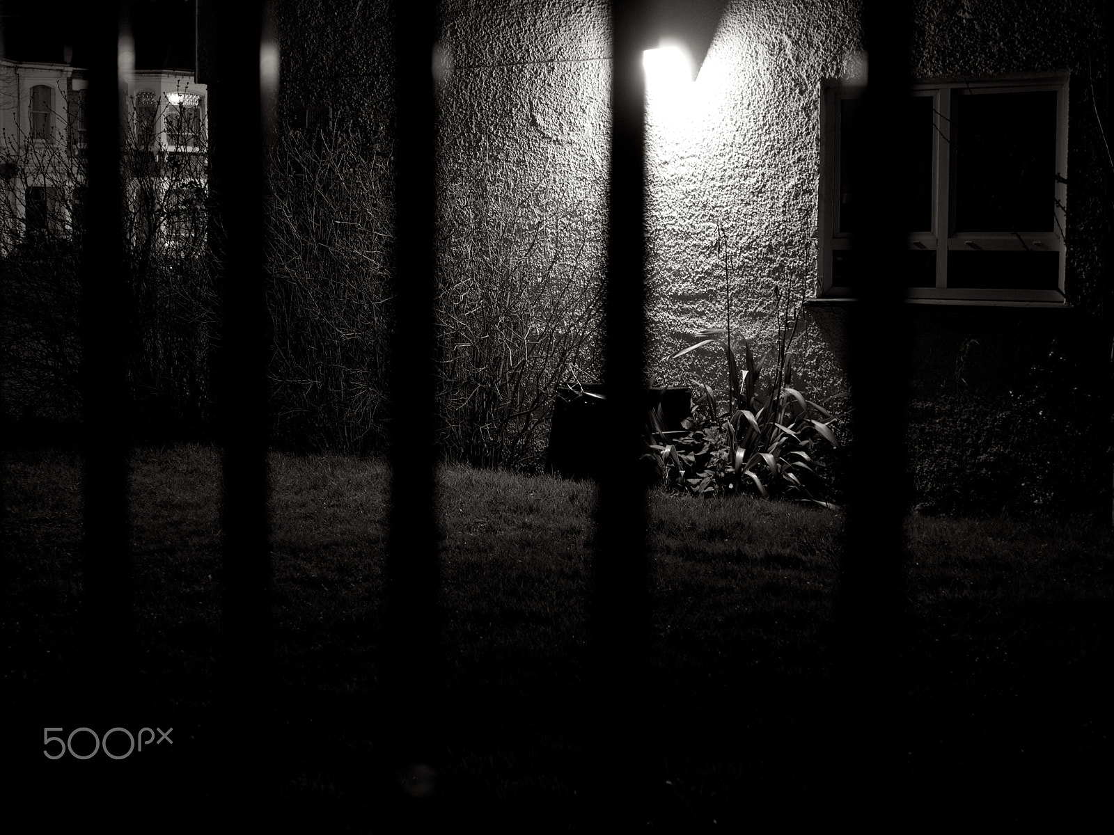 Olympus OM-D E-M5 + Sigma 30mm F2.8 EX DN sample photo. Dark alley photography