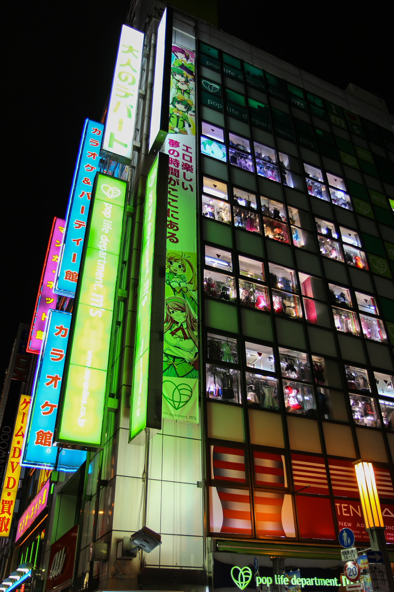 Canon EF-S 17-55mm F2.8 IS USM sample photo. Akihabara photography