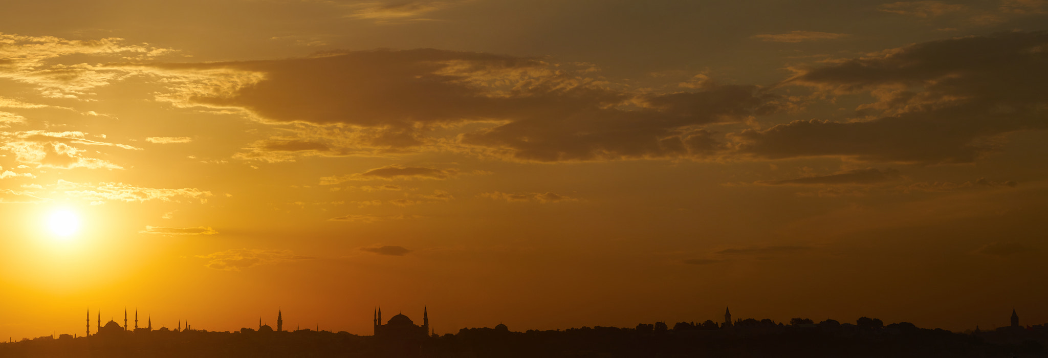 Olympus PEN-F + Olympus M.Zuiko Digital ED 75mm F1.8 sample photo. Istanbul during sunset photography