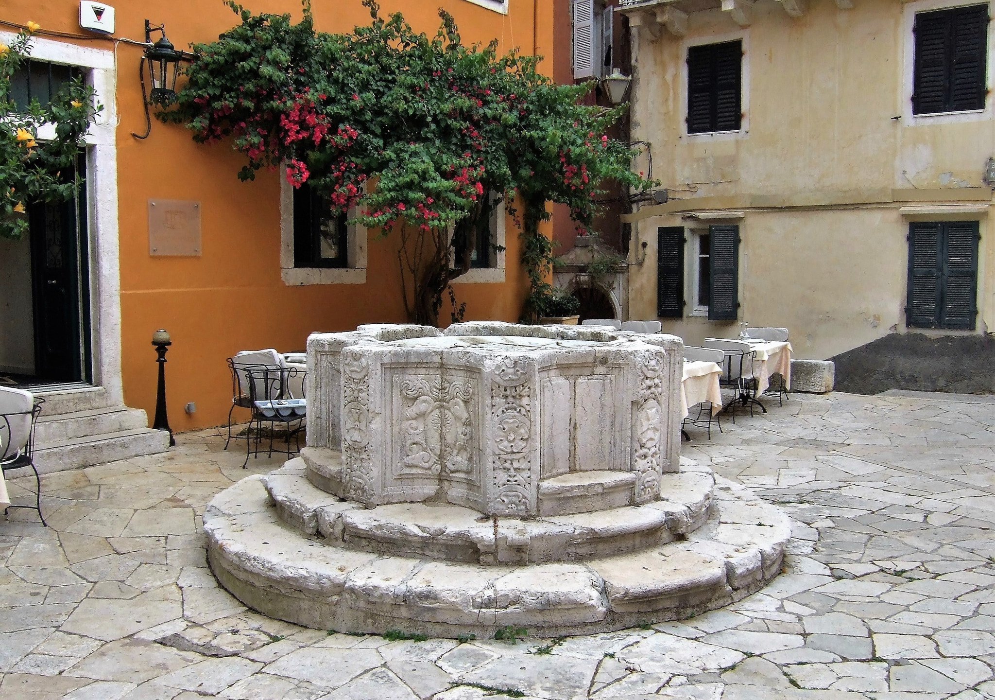 Fujifilm FinePix F31fd sample photo. Venetian well - old corfu town photography