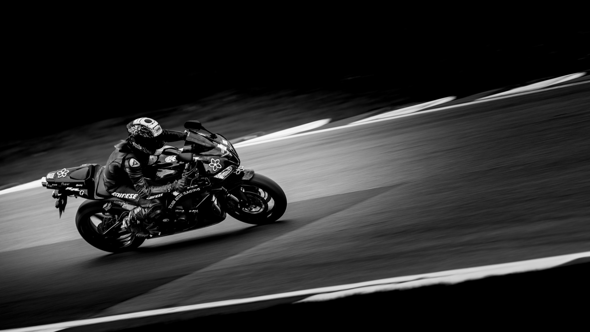 Nikon AF-S Nikkor 200mm F2G ED VR II sample photo. Fast photography