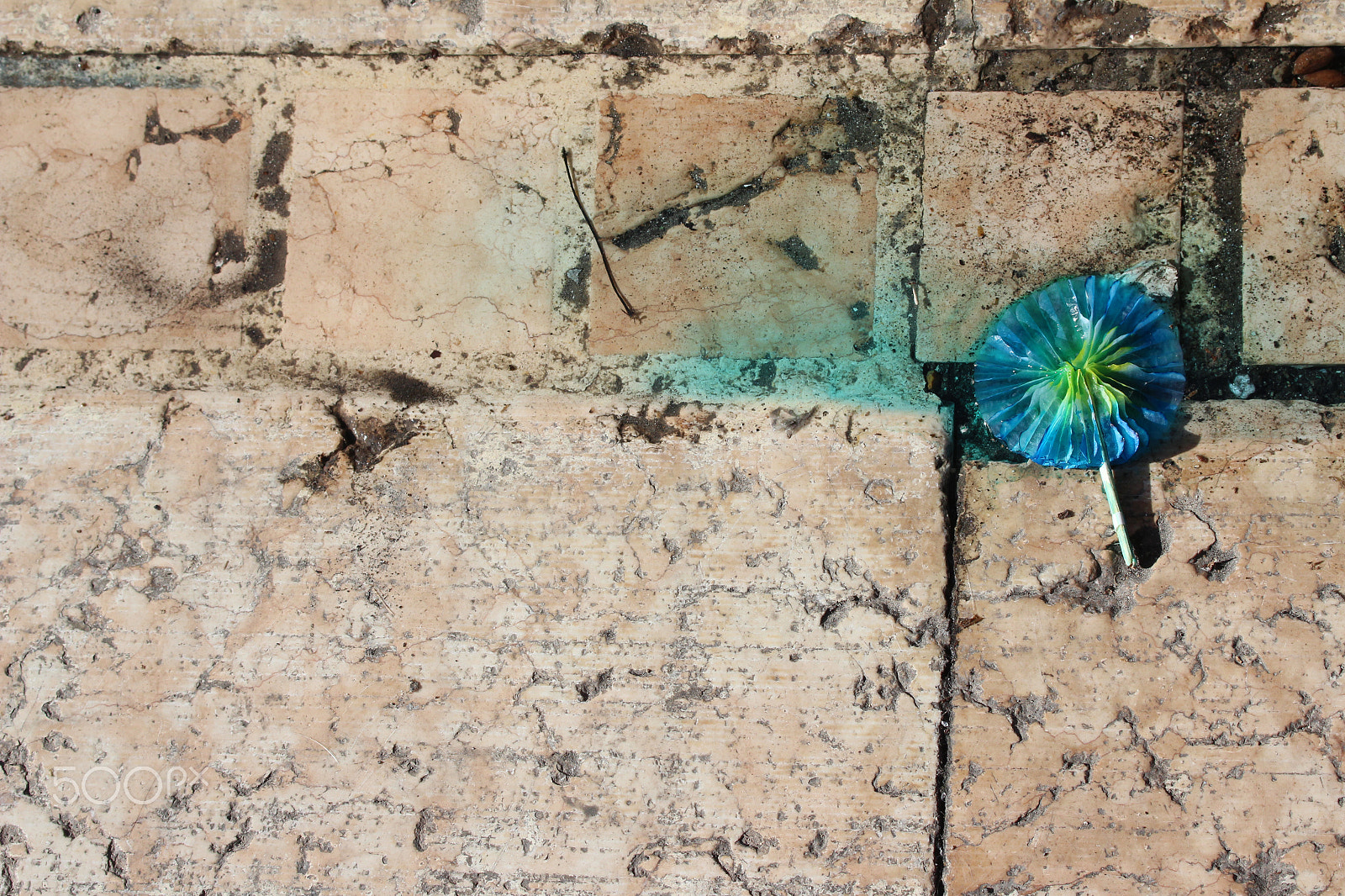 Canon EF 28-80mm f/2.8-4L sample photo. Urban art  - color contrasts photography
