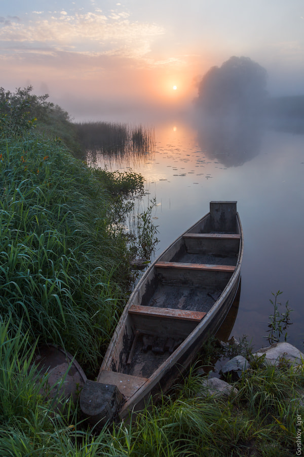 Tokina AF-X Pro 16-50mm F2.8 DX sample photo. Sunrise with a boat on the river photography