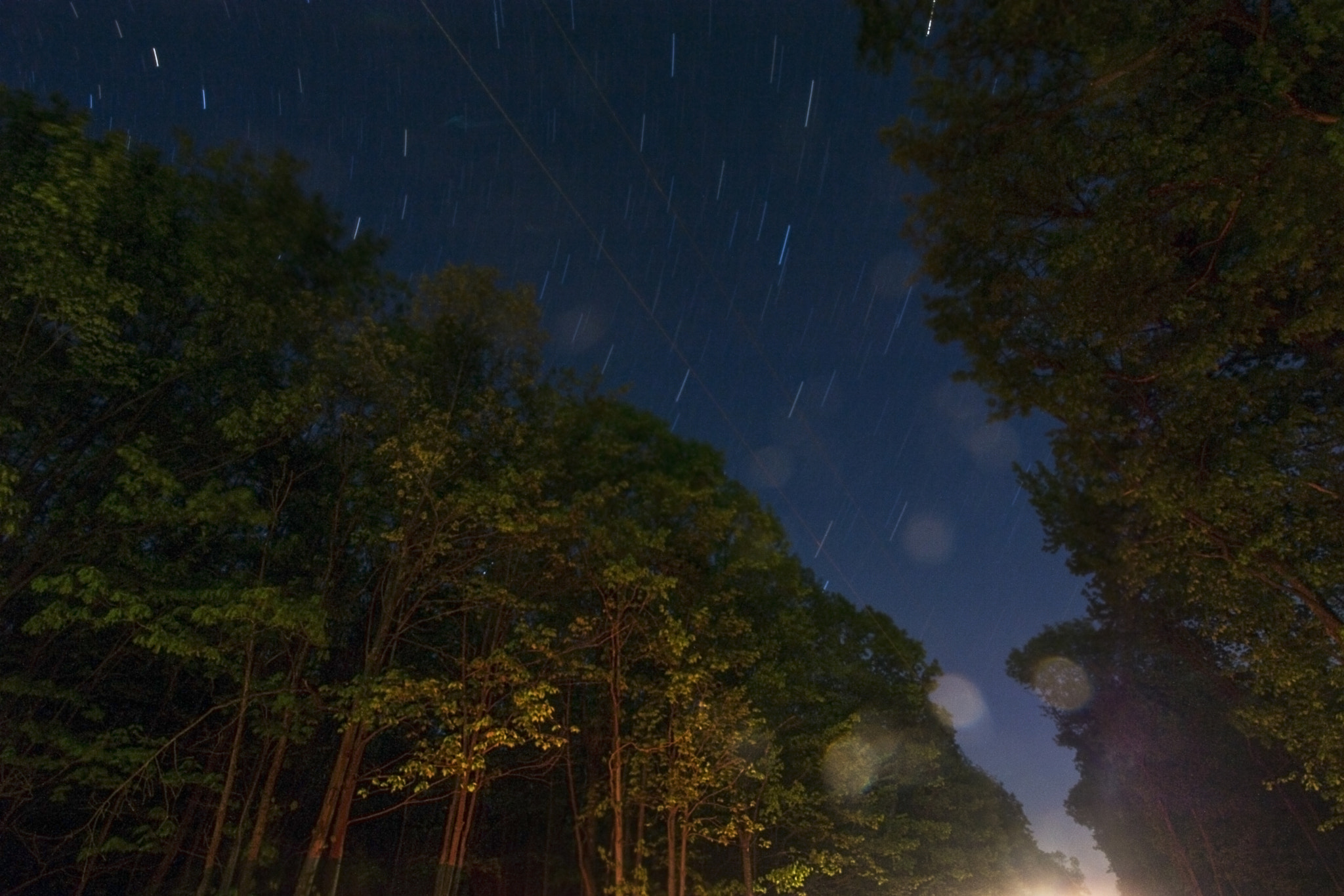 Canon EOS 700D (EOS Rebel T5i / EOS Kiss X7i) + Canon EF-S 10-18mm F4.5–5.6 IS STM sample photo. Star trails photography