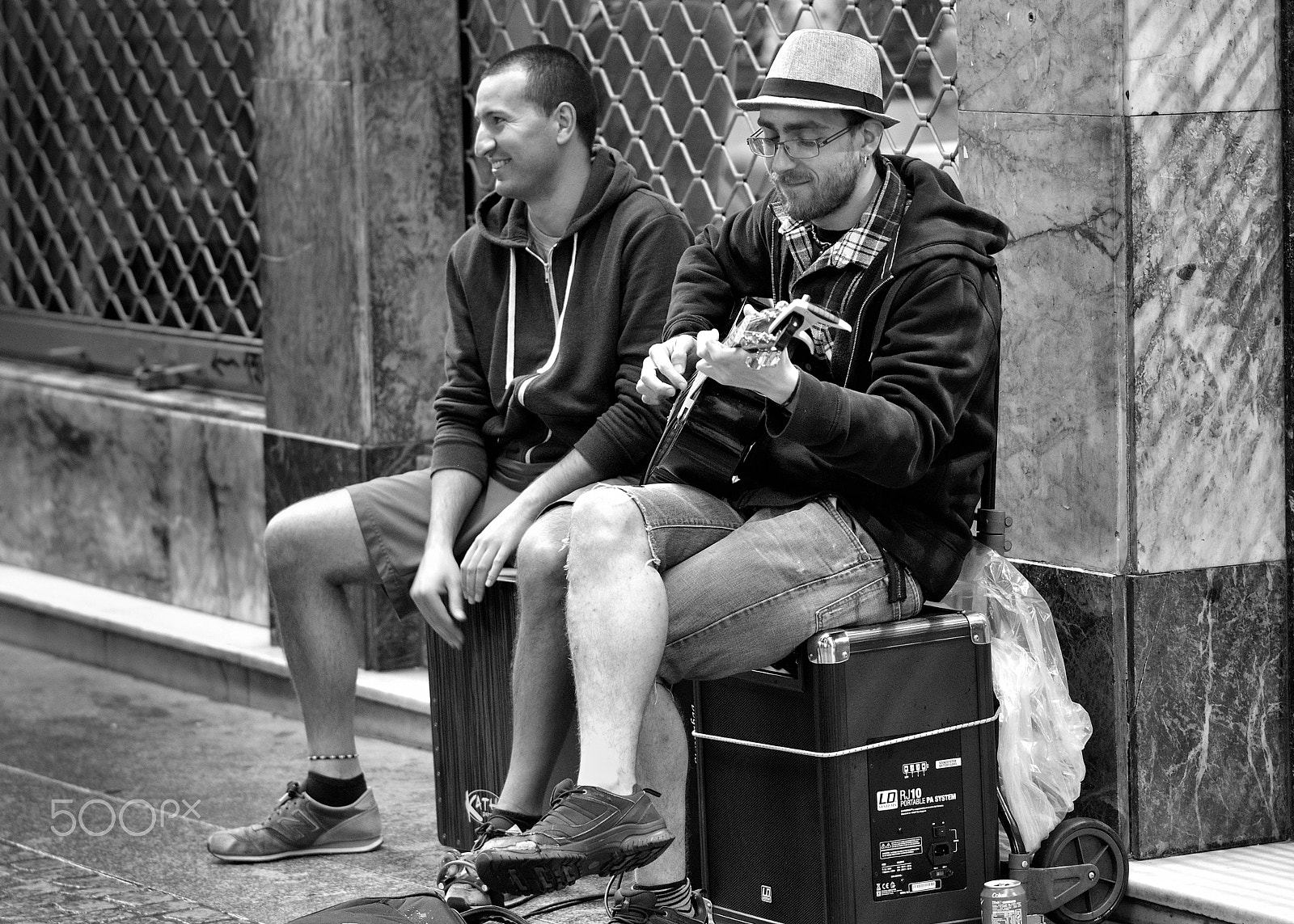 Nikon D300S + Nikon AF-S Nikkor 85mm F1.8G sample photo. Streetmusic photography