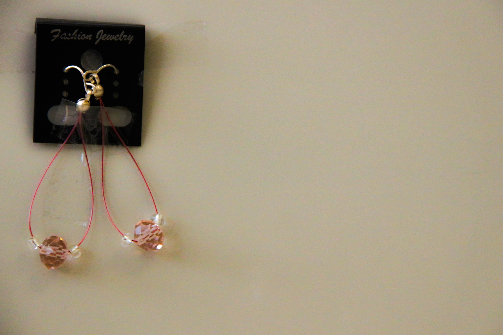 Canon EOS 100D (EOS Rebel SL1 / EOS Kiss X7) sample photo. Blingy ear ringies photography