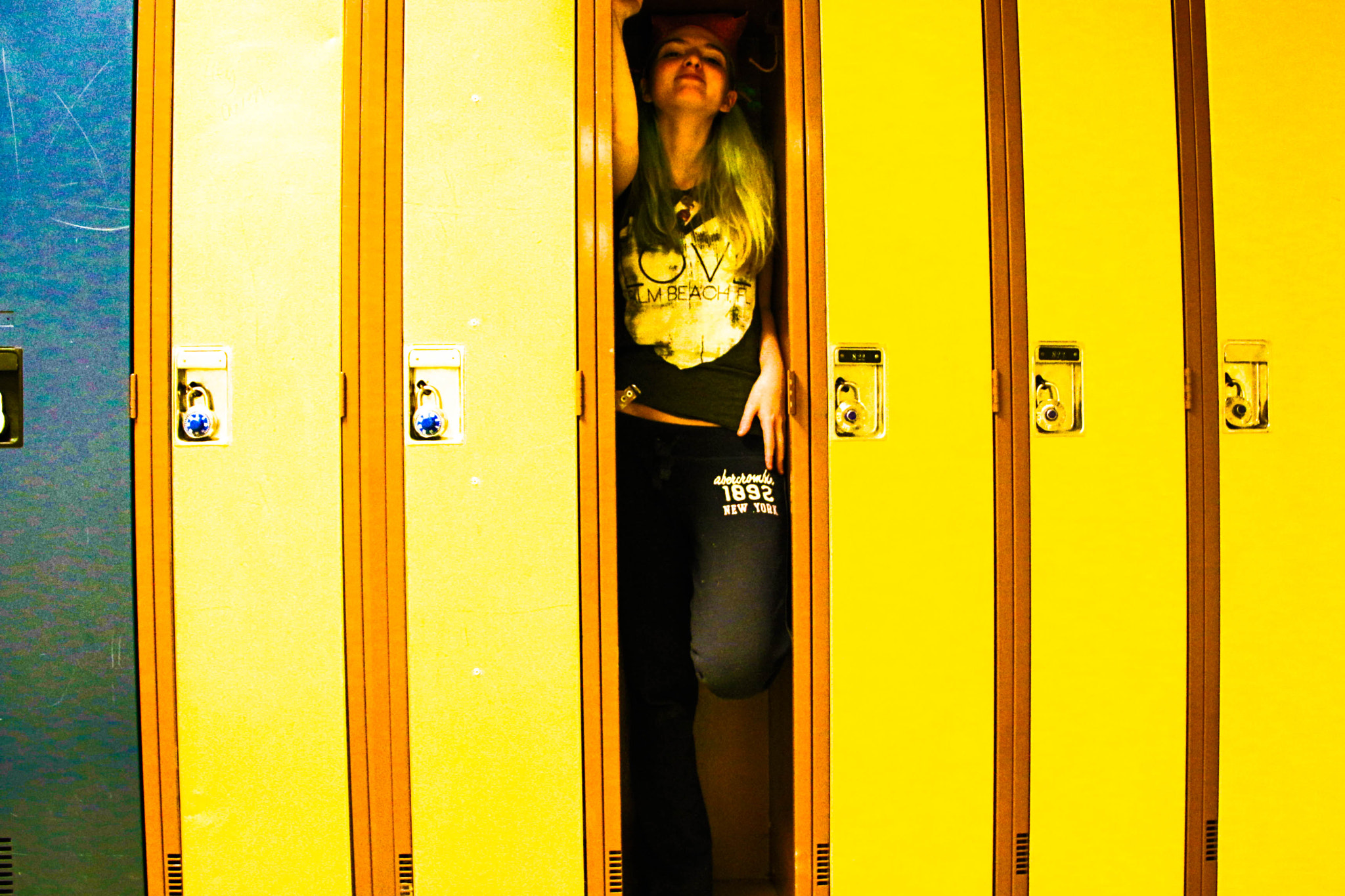 Canon EOS 100D (EOS Rebel SL1 / EOS Kiss X7) sample photo. The queen of the locker still fits photography