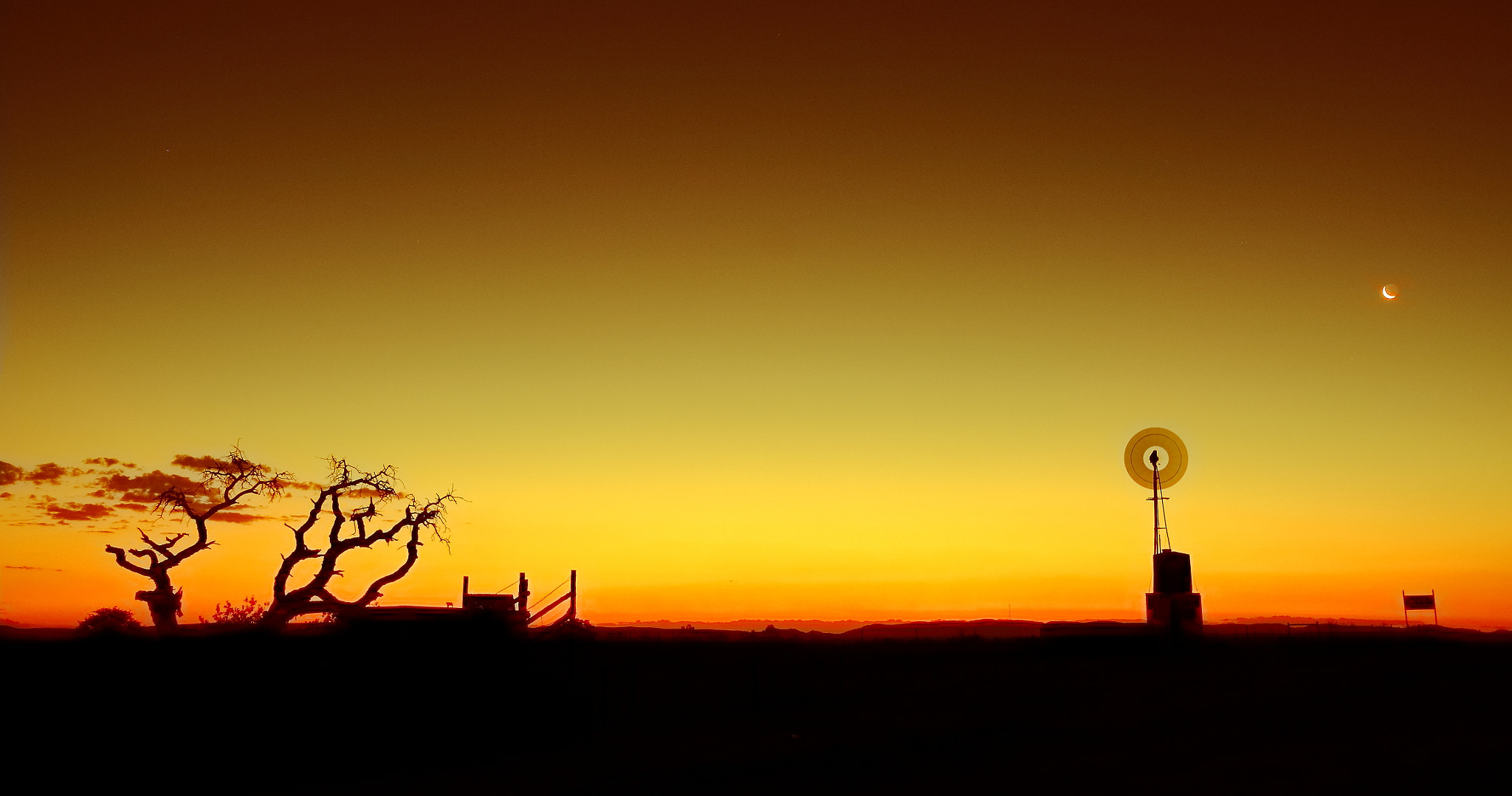 Canon EF-S 10-18mm F4.5–5.6 IS STM sample photo. Kalahari sunset photography