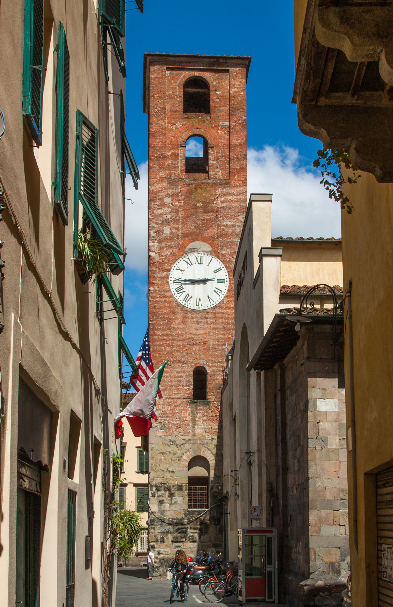 Canon EOS 450D (EOS Rebel XSi / EOS Kiss X2) sample photo. Piazza del carmine, lucca, italy. photography