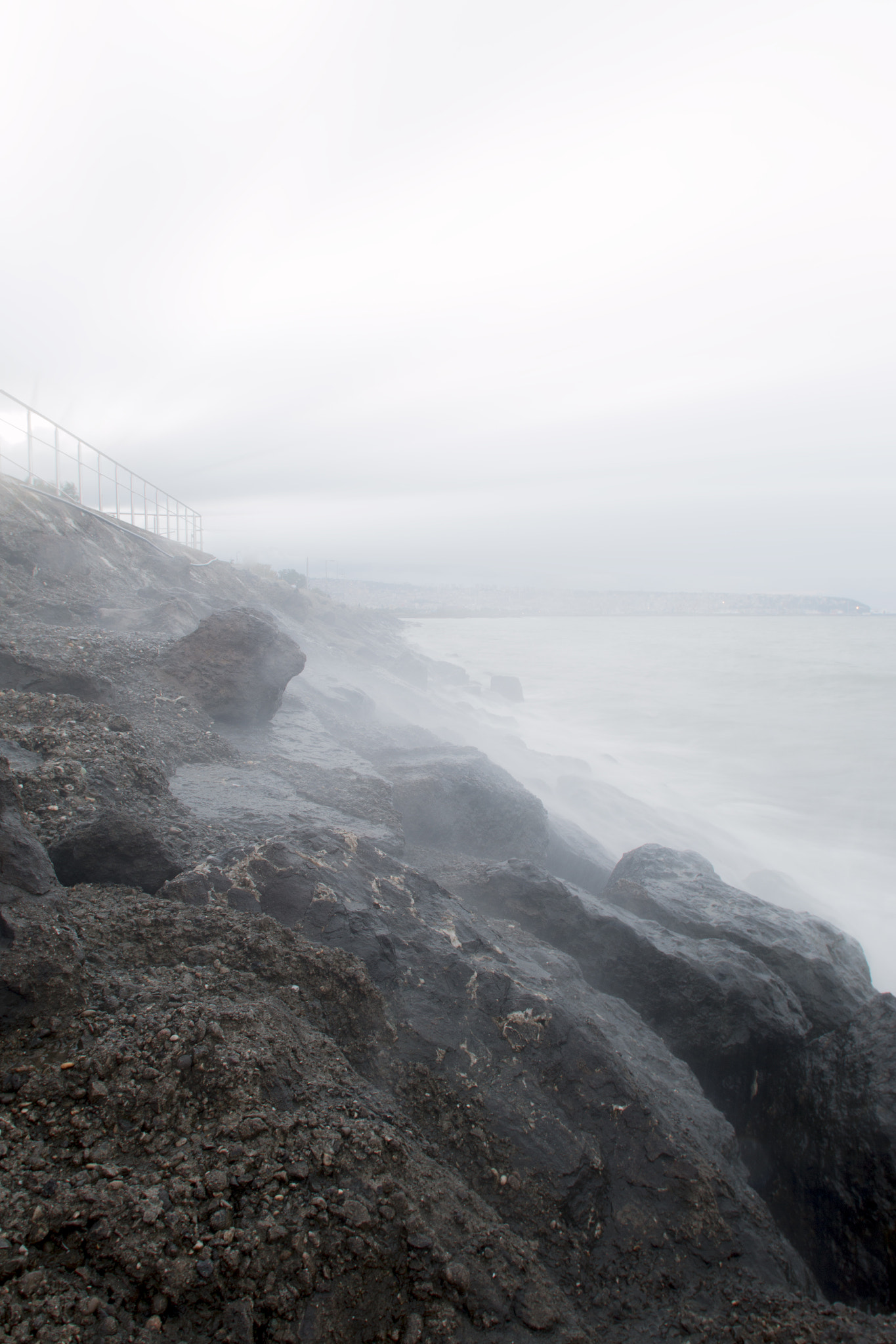 Canon EF 14mm F2.8L USM sample photo. Cliff photography
