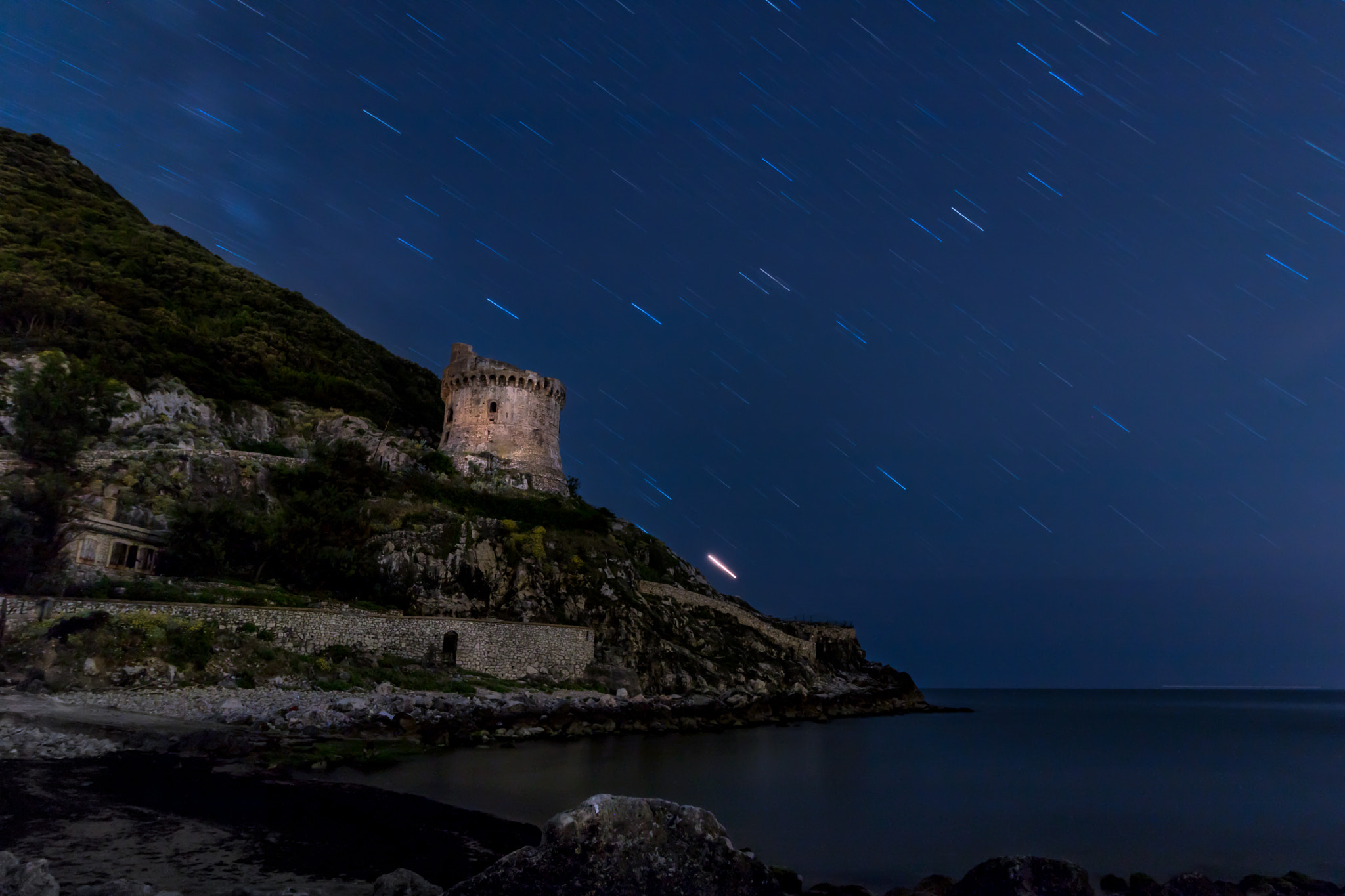 Canon EF-S 10-18mm F4.5–5.6 IS STM sample photo. La lunga notte photography