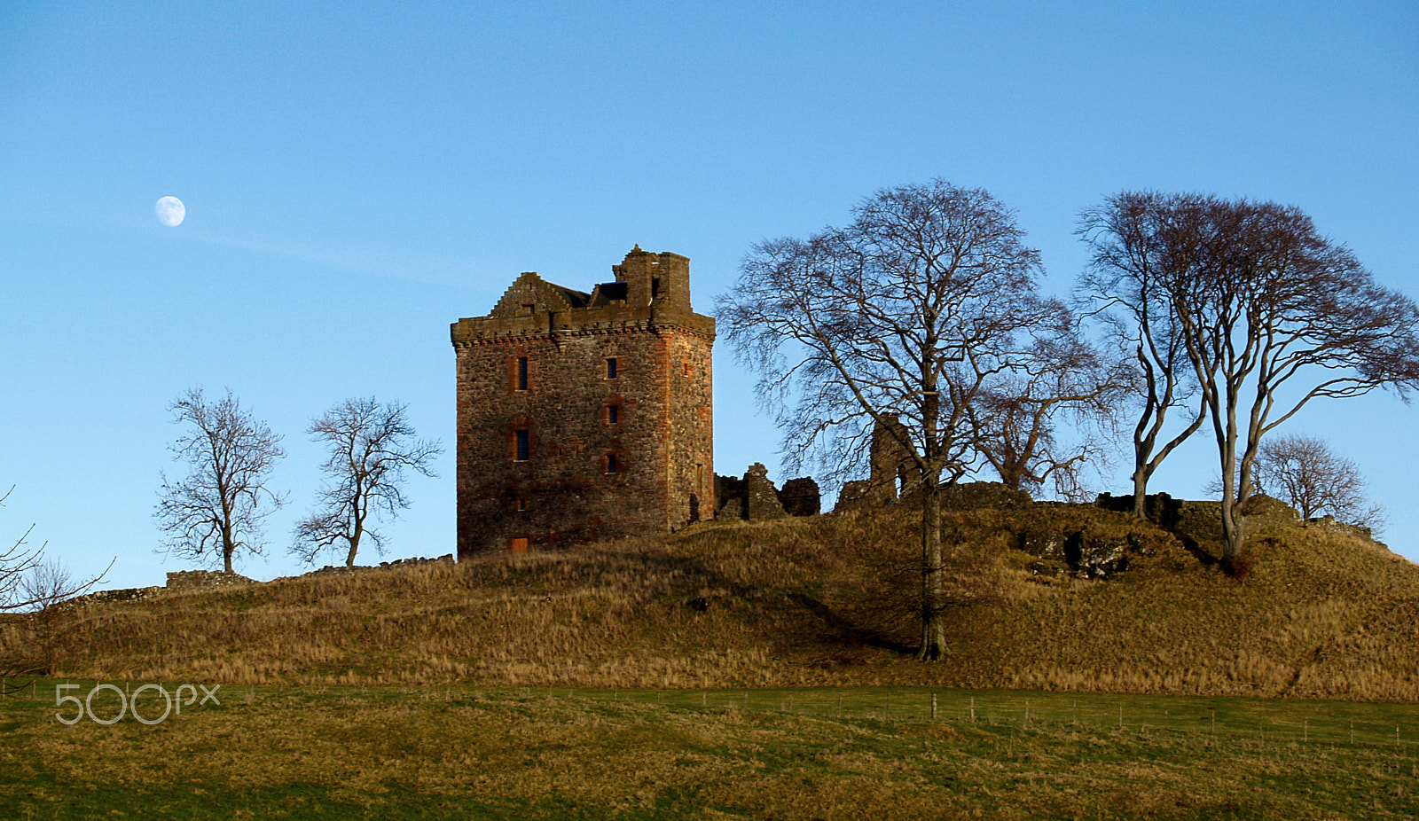 Olympus Zuiko Digital 14-45mm F3.5-5.6 sample photo. Scottish castle ruin, balvaird castle, central sco photography