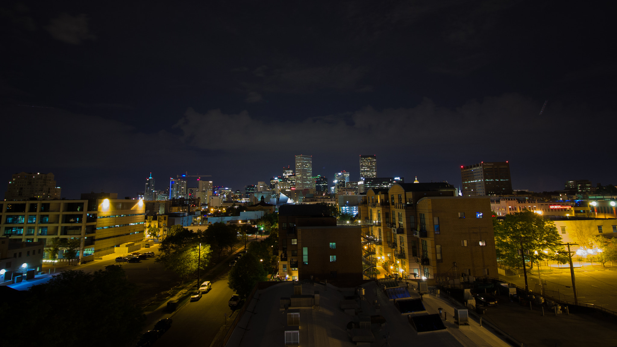 Canon EF-S 10-18mm F4.5–5.6 IS STM sample photo. Urban night photography