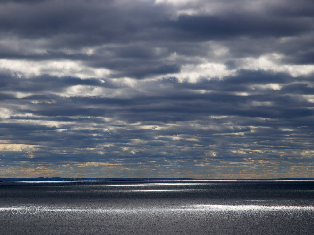 Olympus E-3 + Olympus Zuiko Digital ED 12-60mm F2.8-4.0 SWD sample photo. Lake superior morning light photography