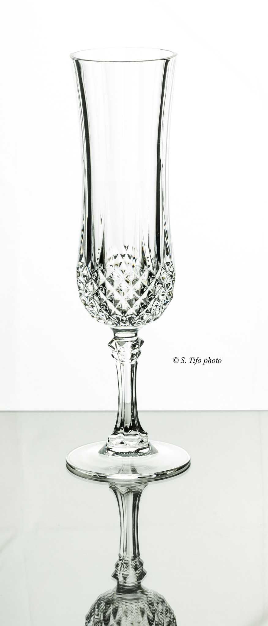 Canon EF-S 60mm F2.8 Macro USM sample photo. Reflexion of a crystal glass .. photography