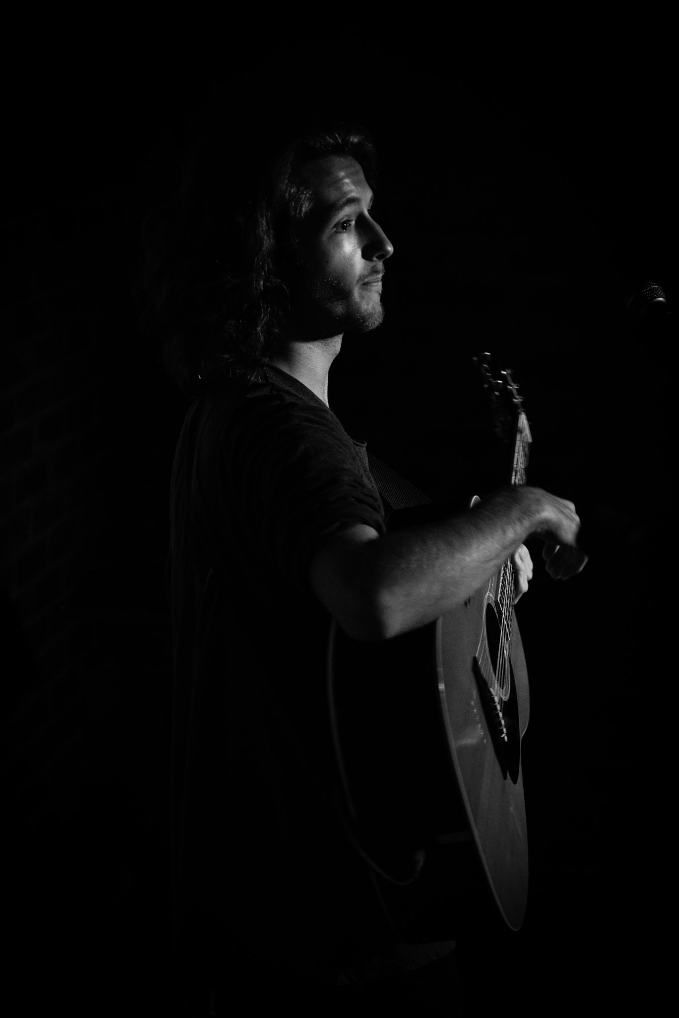 Canon EOS 750D (EOS Rebel T6i / EOS Kiss X8i) sample photo. Guitar man photography