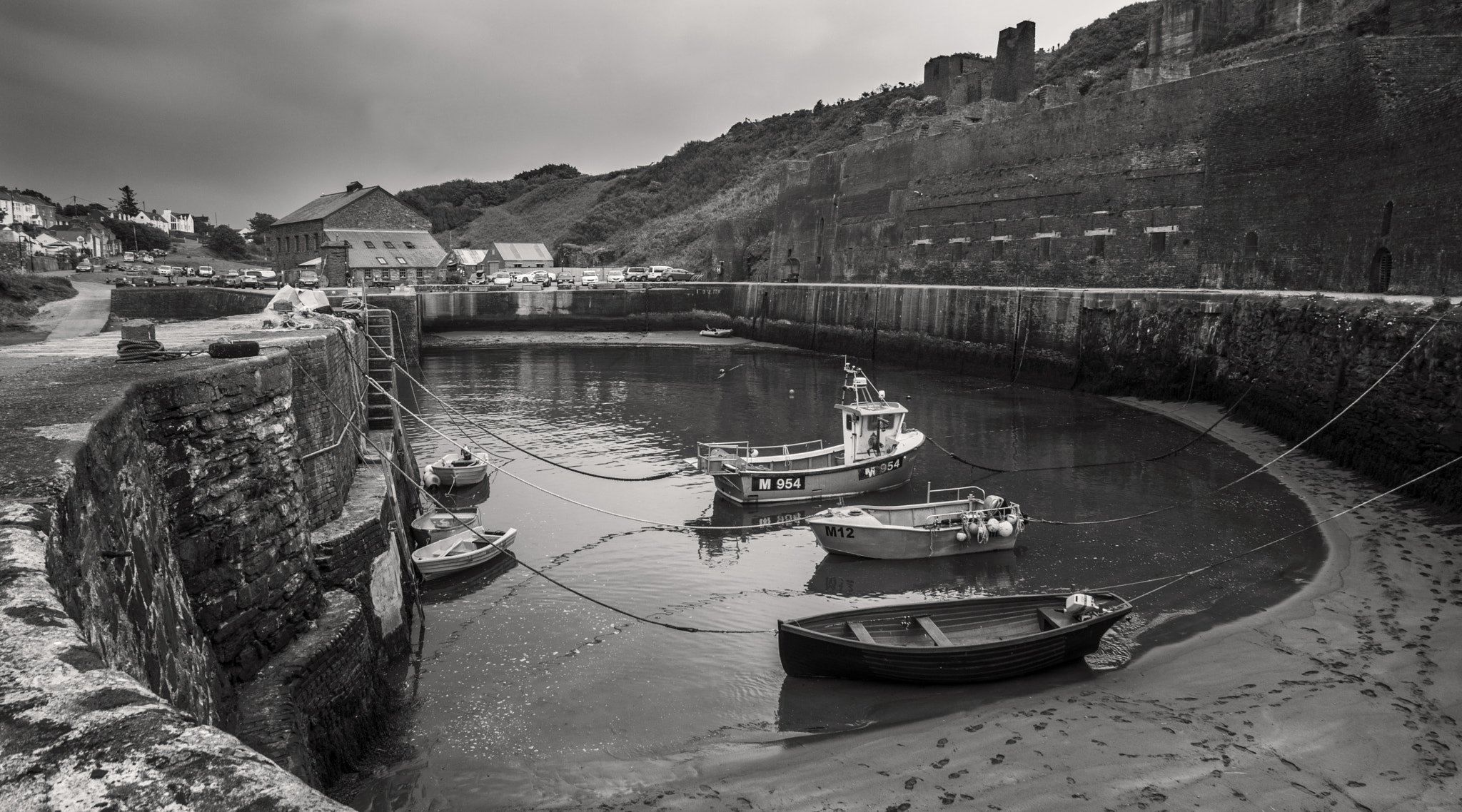 Sony Alpha NEX-7 + Sony Vario-Tessar T* E 16-70mm F4 ZA OSS sample photo. Welsh harbour photography