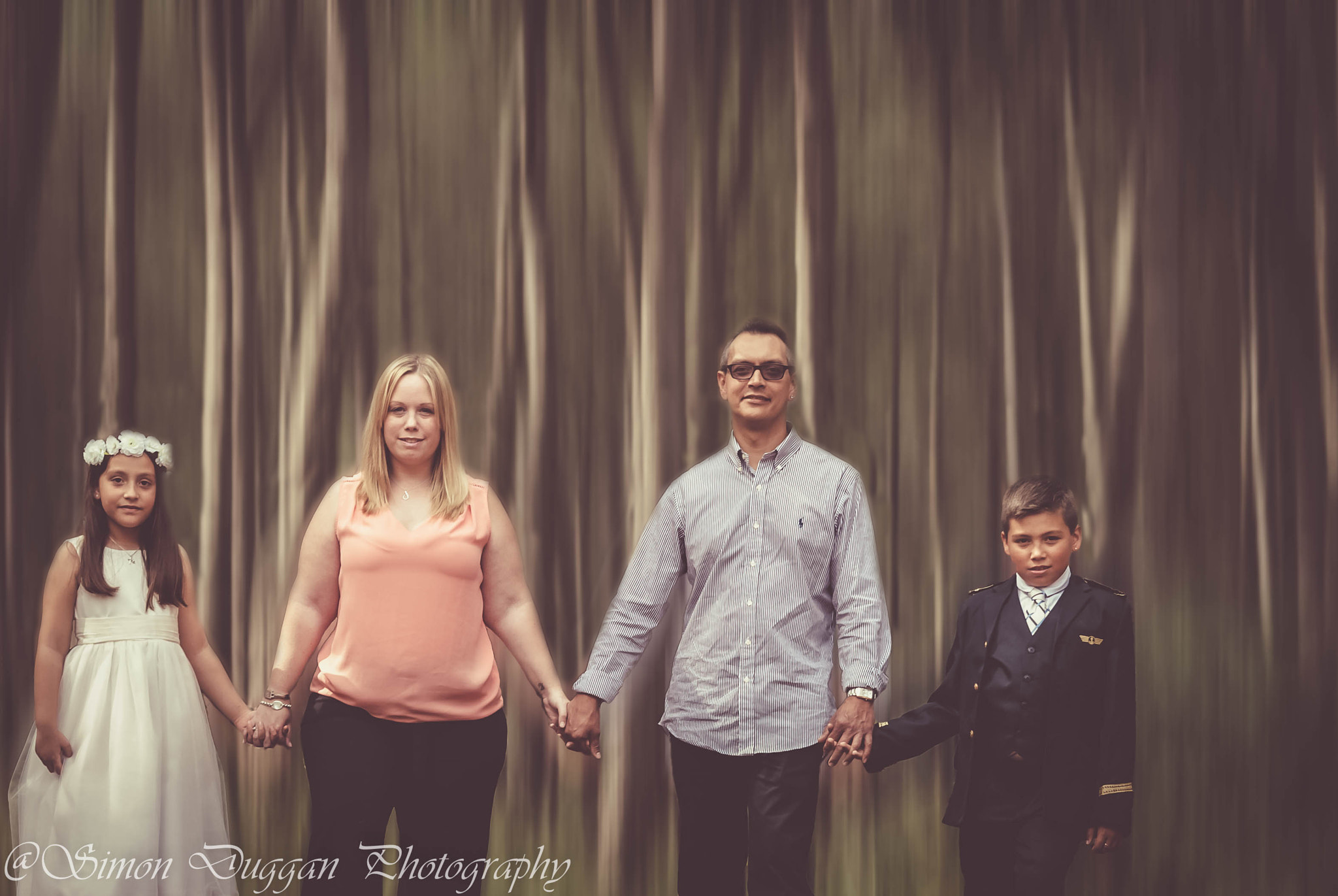 Sigma 70-300mm F4-5.6 APO DG Macro sample photo. Family shoot photography