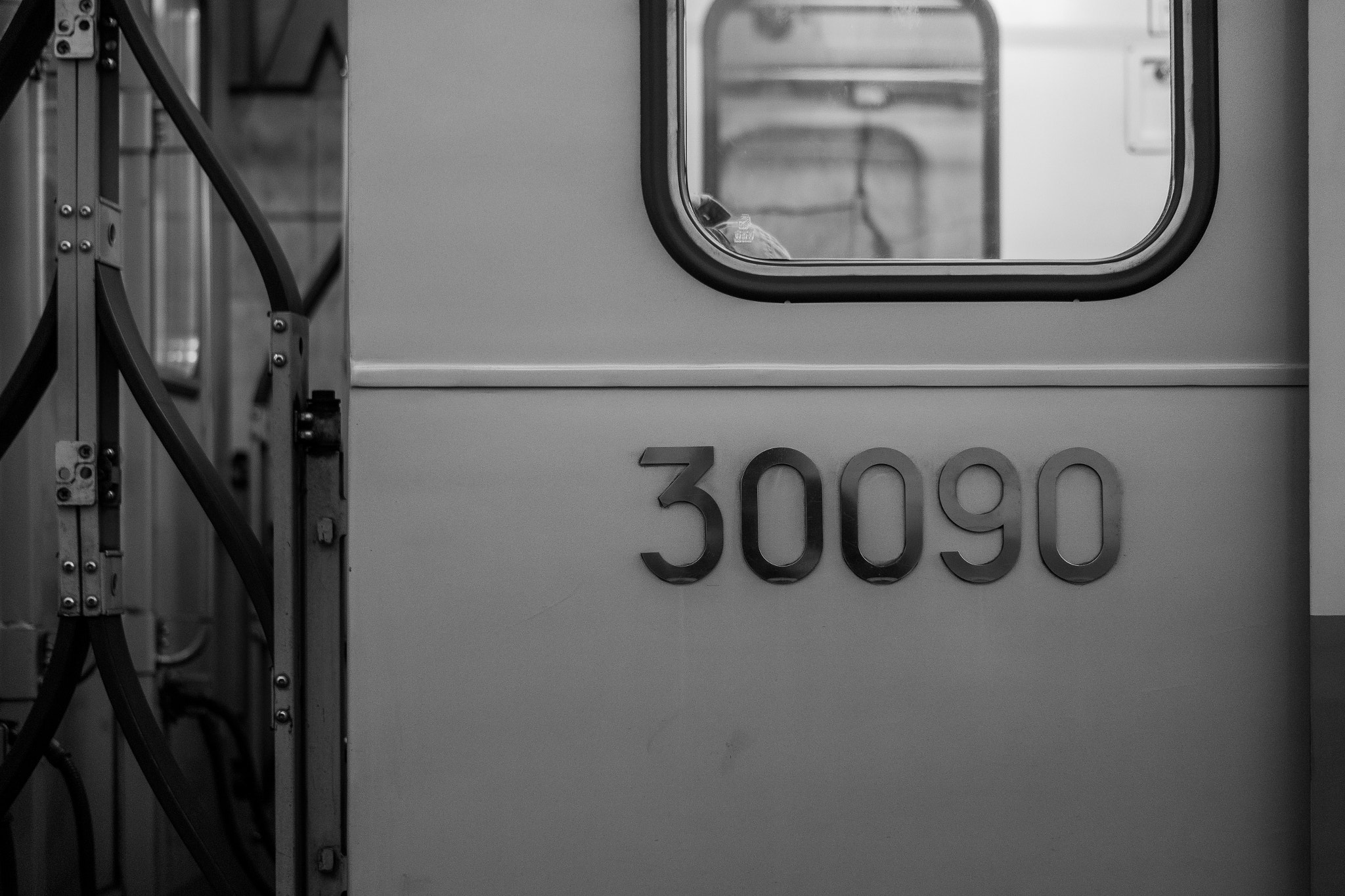 Samsung NX30 + Samsung NX 45mm F1.8 sample photo. Train photography