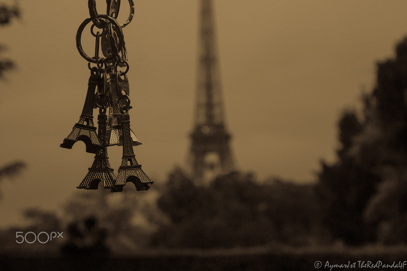 AF Zoom-Nikkor 28-80mm f/3.3-5.6G sample photo. Kiss me under the eiffel tower photography