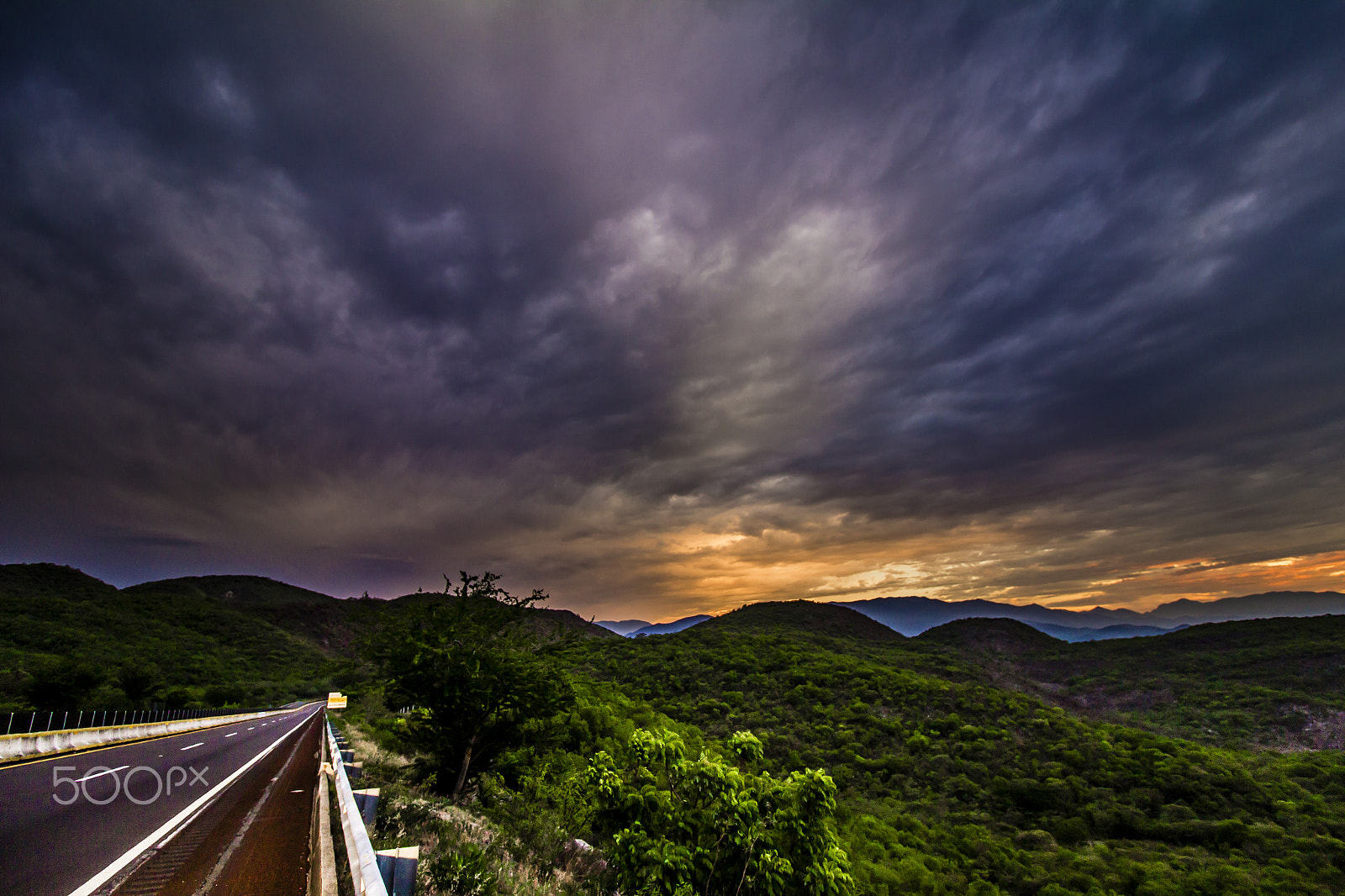 Canon EF-S 10-18mm F4.5–5.6 IS STM sample photo. On the road again photography