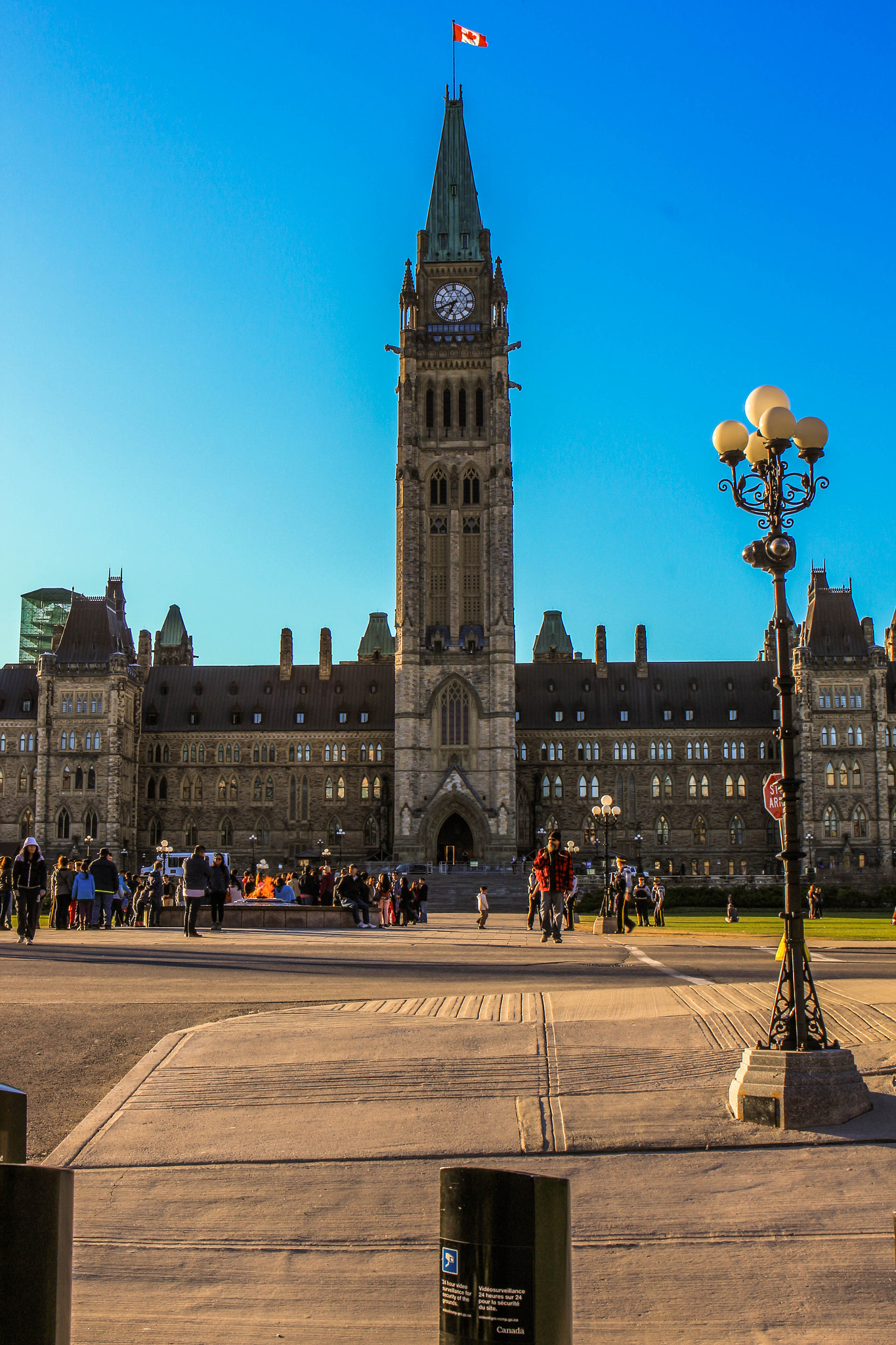 Canon EF 24-70mm F4L IS USM sample photo. The parlement photography
