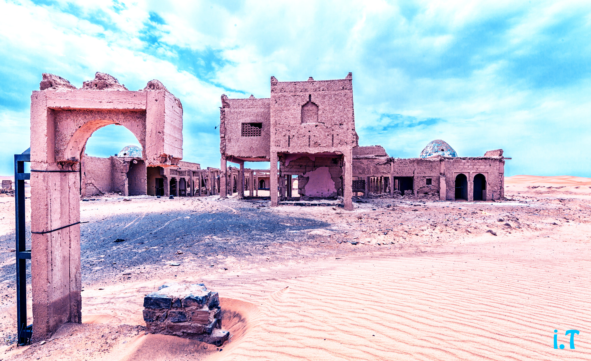 Canon EF 300mm f/2.8L sample photo. Abandoned palace in merzouga-morocco photography