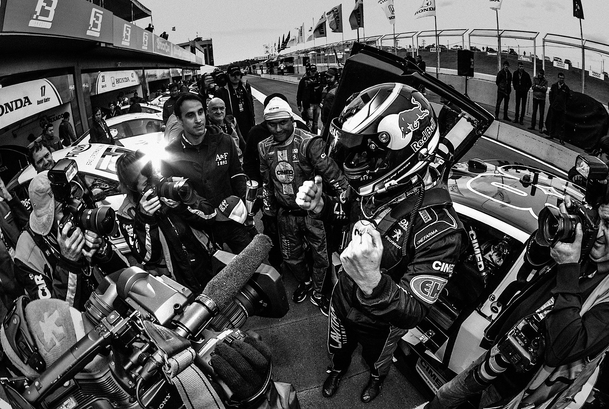 Canon EOS-1D X + Sigma 8mm F3.5 EX DG Circular Fisheye sample photo. Stock car brasil - round 4 - santa cruz do sul photography