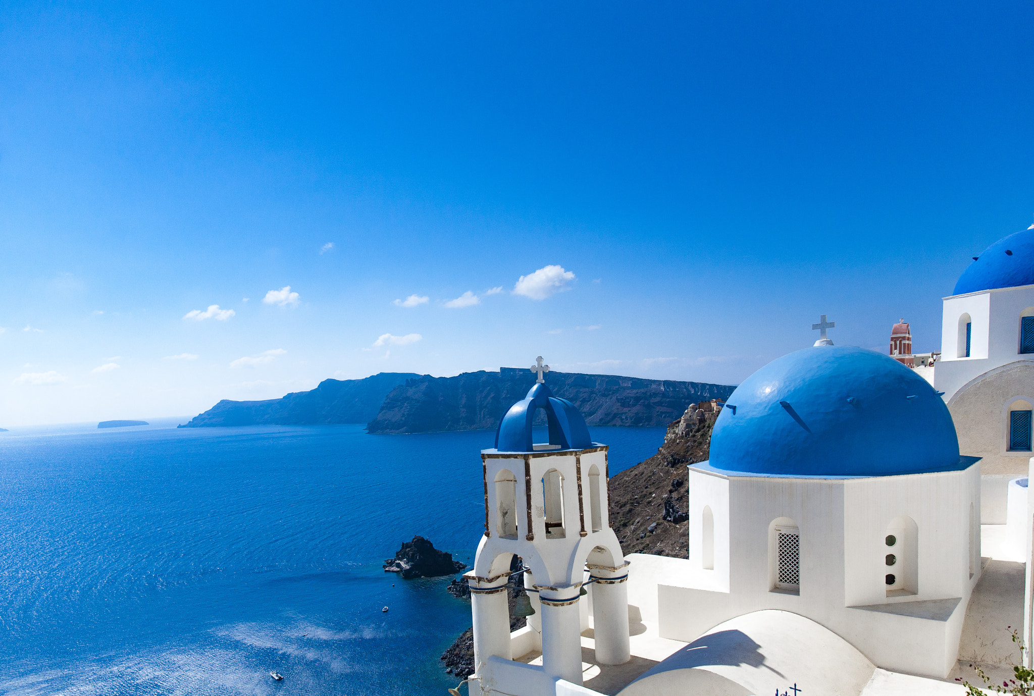 Canon EF 24-70mm F2.8L II USM sample photo. Walking around santorini. photography