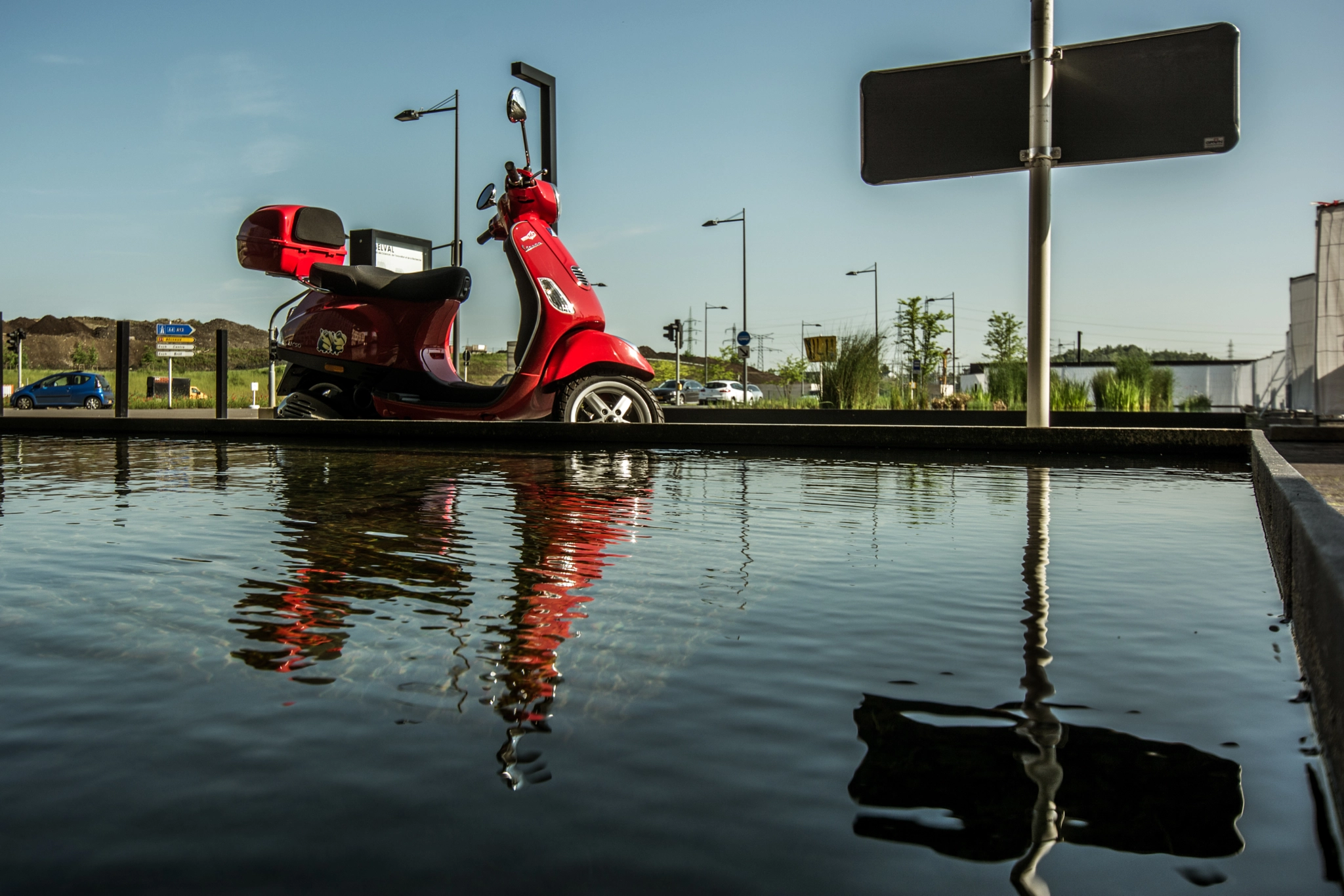 Nikon D5200 + Nikon AF-S DX Nikkor 10-24mm F3-5-4.5G ED sample photo. Vespa photography