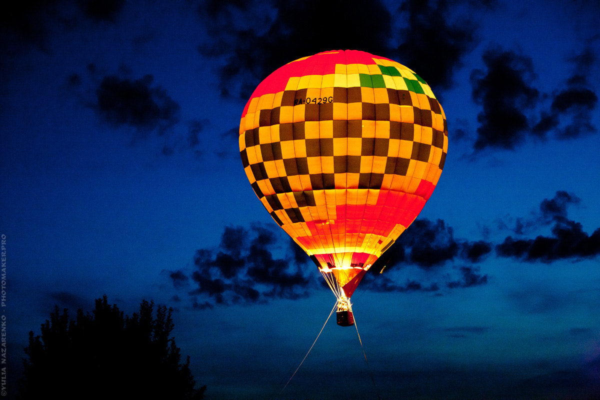 Canon EOS-1Ds Mark III sample photo. Air balloon in night sky photography