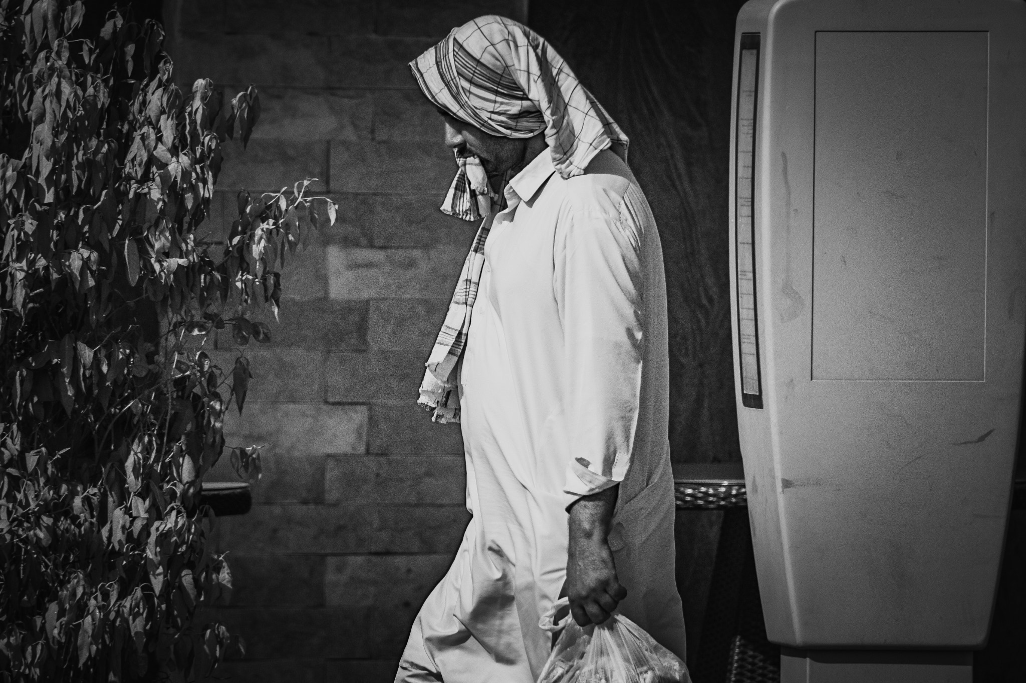 EF75-300mm f/4-5.6 sample photo. Street photography photography