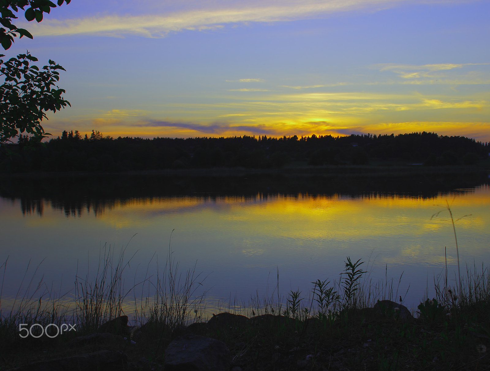 Canon EOS 600D (Rebel EOS T3i / EOS Kiss X5) + Canon EF 20-35mm f/2.8L sample photo. Sunset on Åvik photography