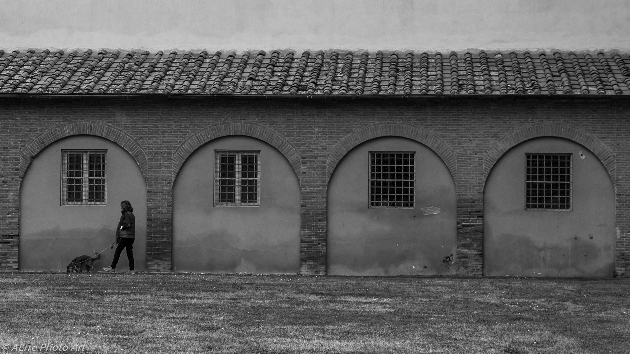 Sigma 17-70mm F2.8-4.5 DC Macro Asp. IF sample photo. People in walls 04 photography
