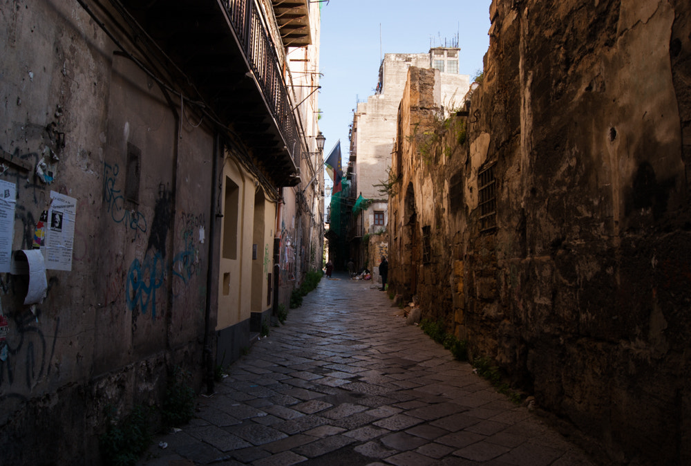 Sony Alpha DSLR-A390 + Sony DT 18-55mm F3.5-5.6 SAM sample photo. Street view in an old district of palermo photography