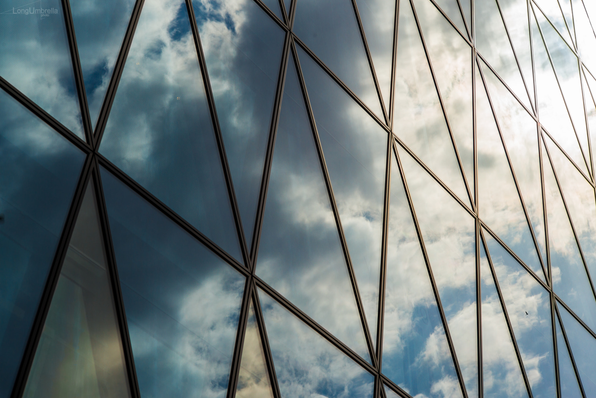 Tele-Elmarit 1:2.8/90 sample photo. Sky wall photography