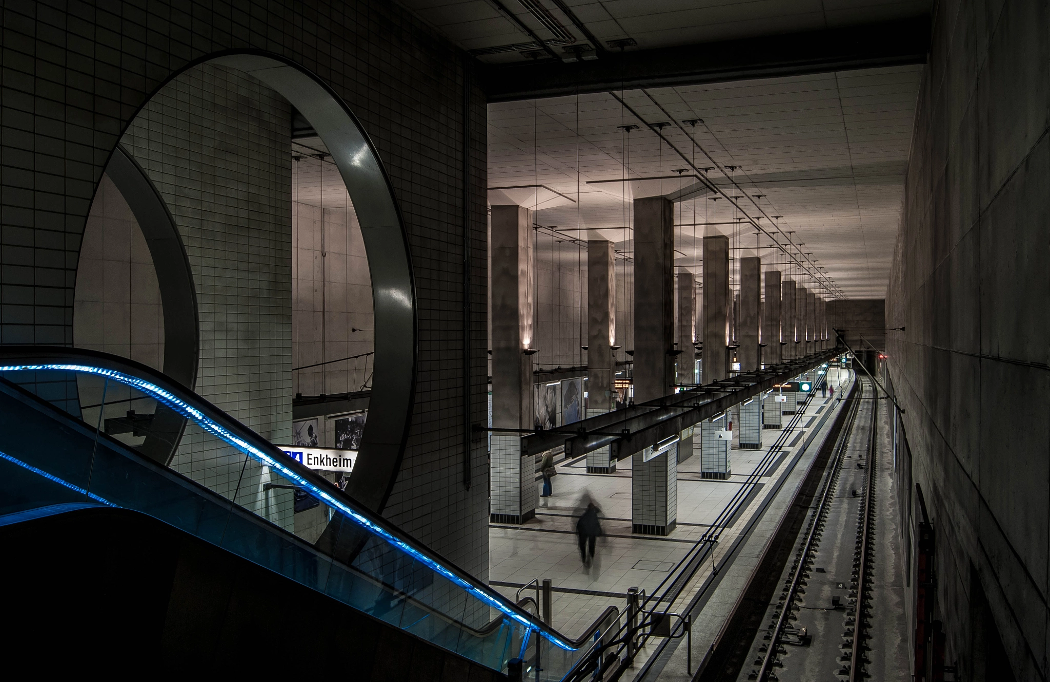 Sony Alpha DSLR-A350 + Sony DT 18-55mm F3.5-5.6 SAM sample photo. Metro station photography