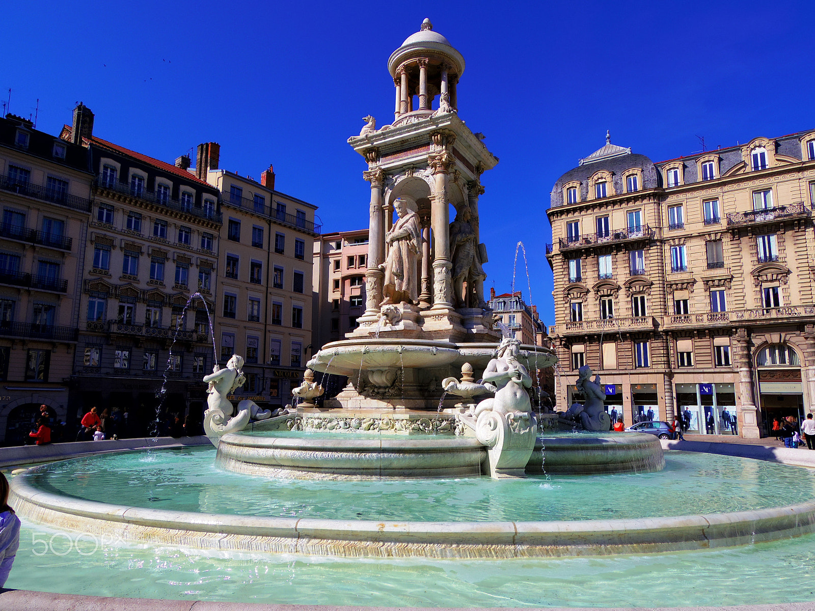 Pentax 02 Standard Zoom sample photo. Lyon fountain photography