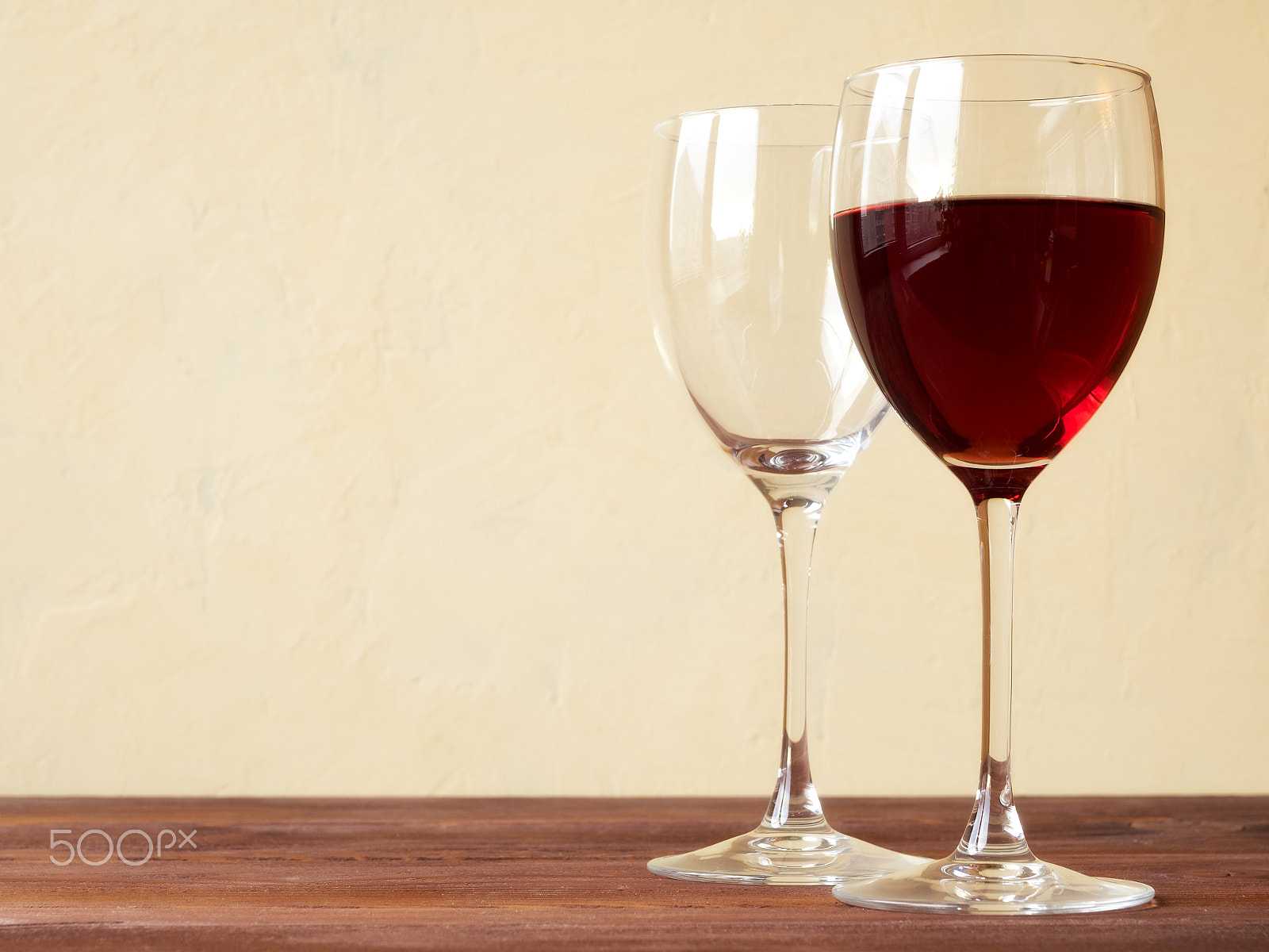 Olympus OM-D E-M1 + OLYMPUS 14-54mm Lens sample photo. Glasses of wine on the table photography