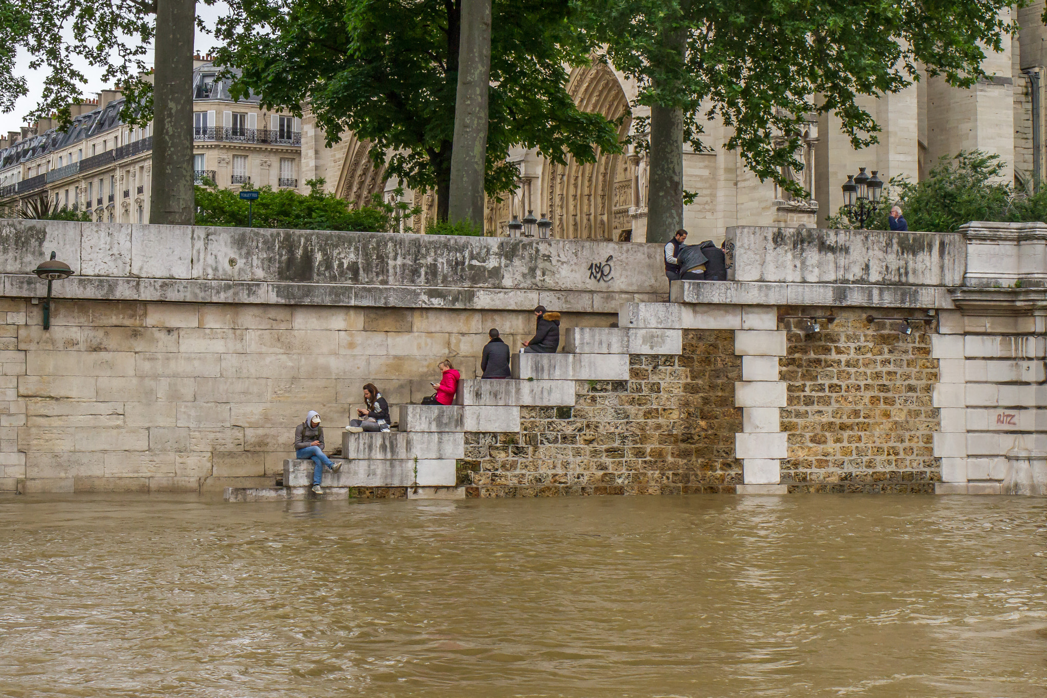 Canon EF 35mm F2 IS USM sample photo. Escalier de mesure photography
