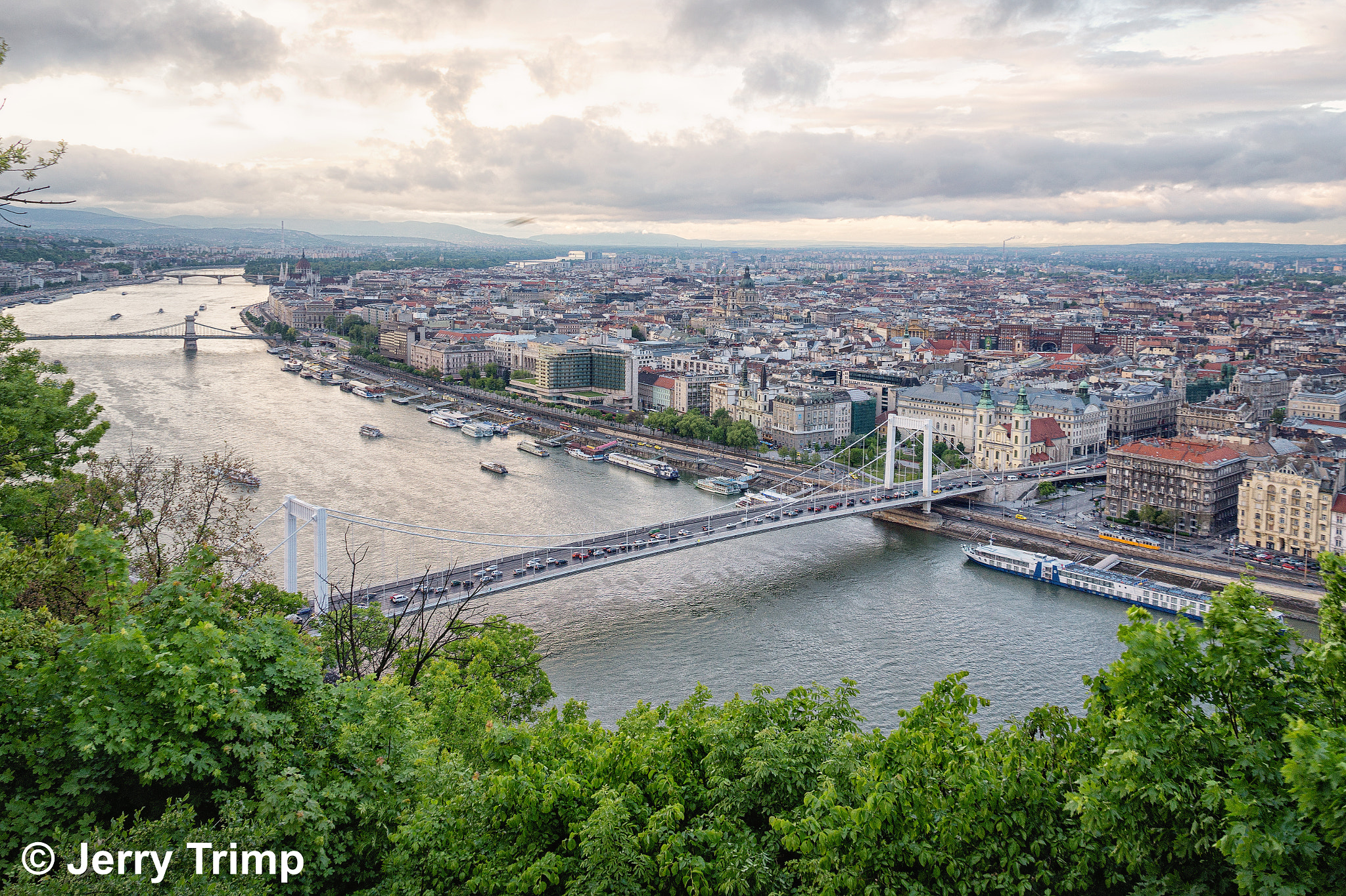 Sony SLT-A58 + Sigma 18-200mm F3.5-6.3 DC sample photo. Budapest riverside photography