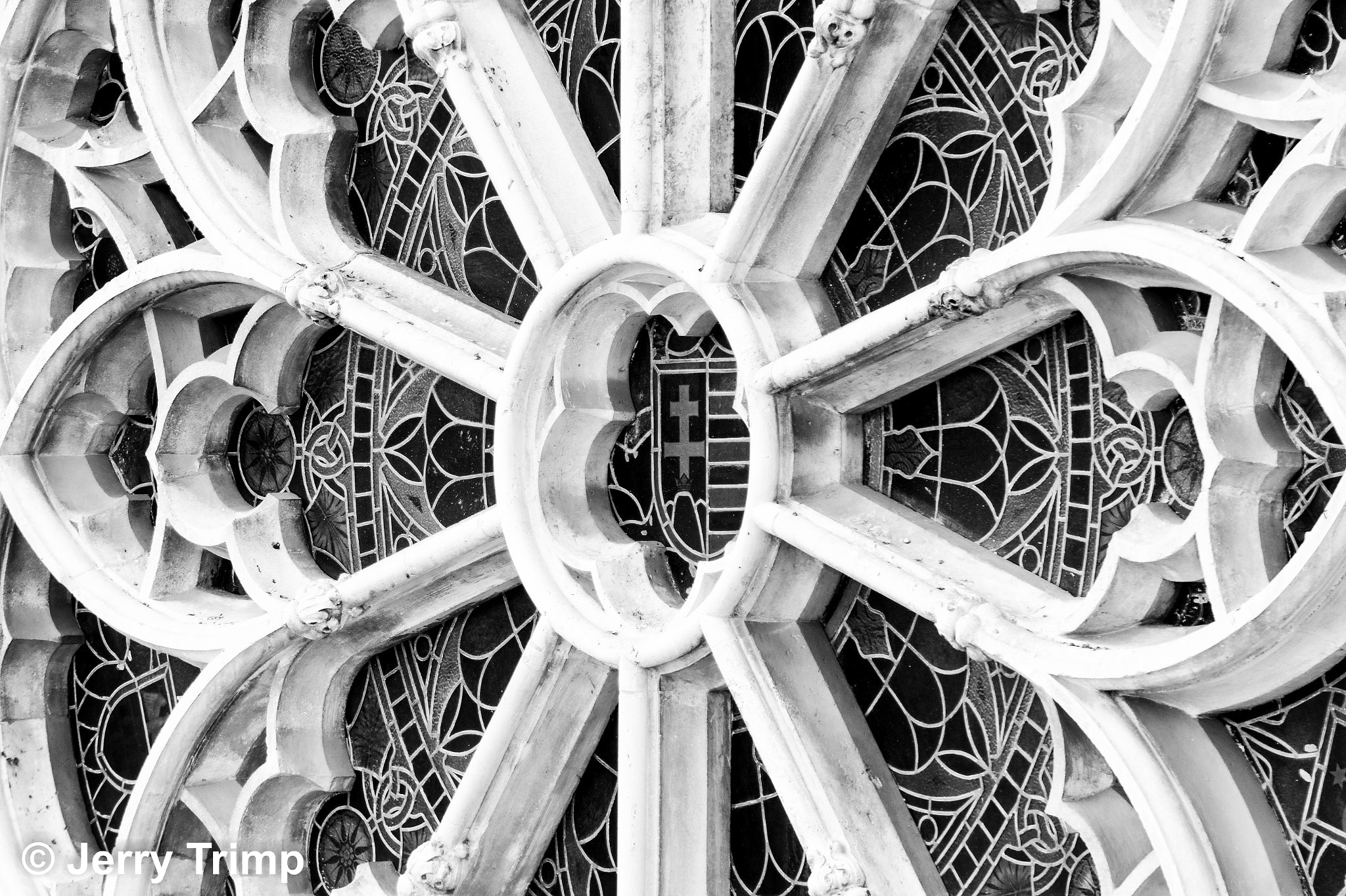 Sony SLT-A58 + Sigma 18-200mm F3.5-6.3 DC sample photo. Stained glass art b&w photography