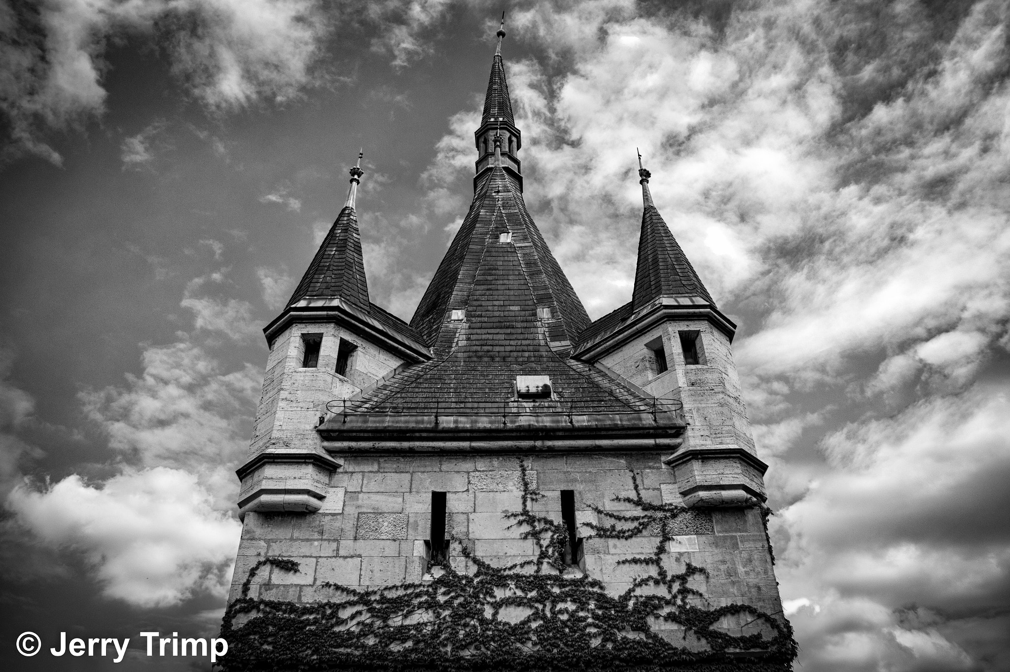 Sony SLT-A58 + Sigma 18-200mm F3.5-6.3 DC sample photo. Vajdahunyad castle tower photography