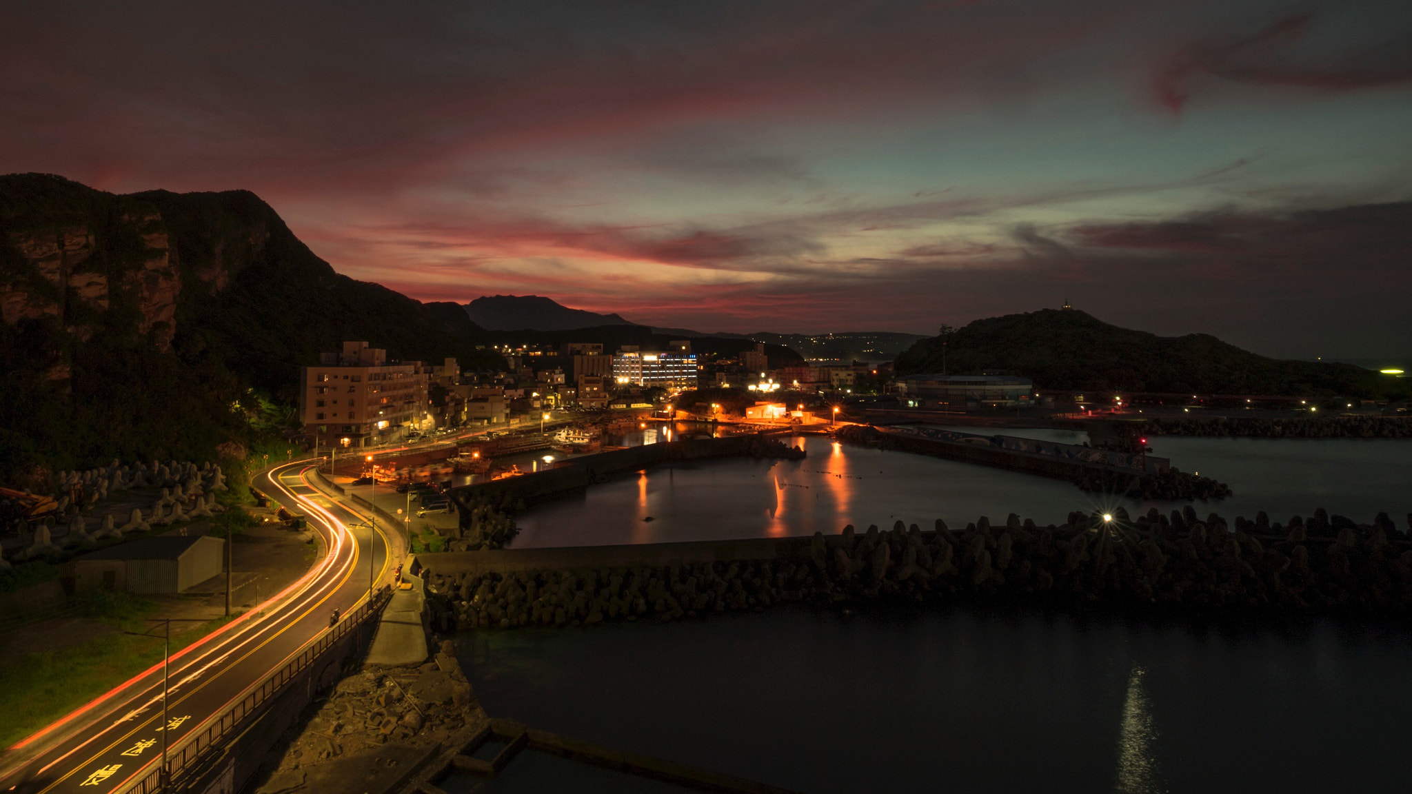 Fujifilm X-T10 + ZEISS Touit 12mm F2.8 sample photo. Sunset with light track photography