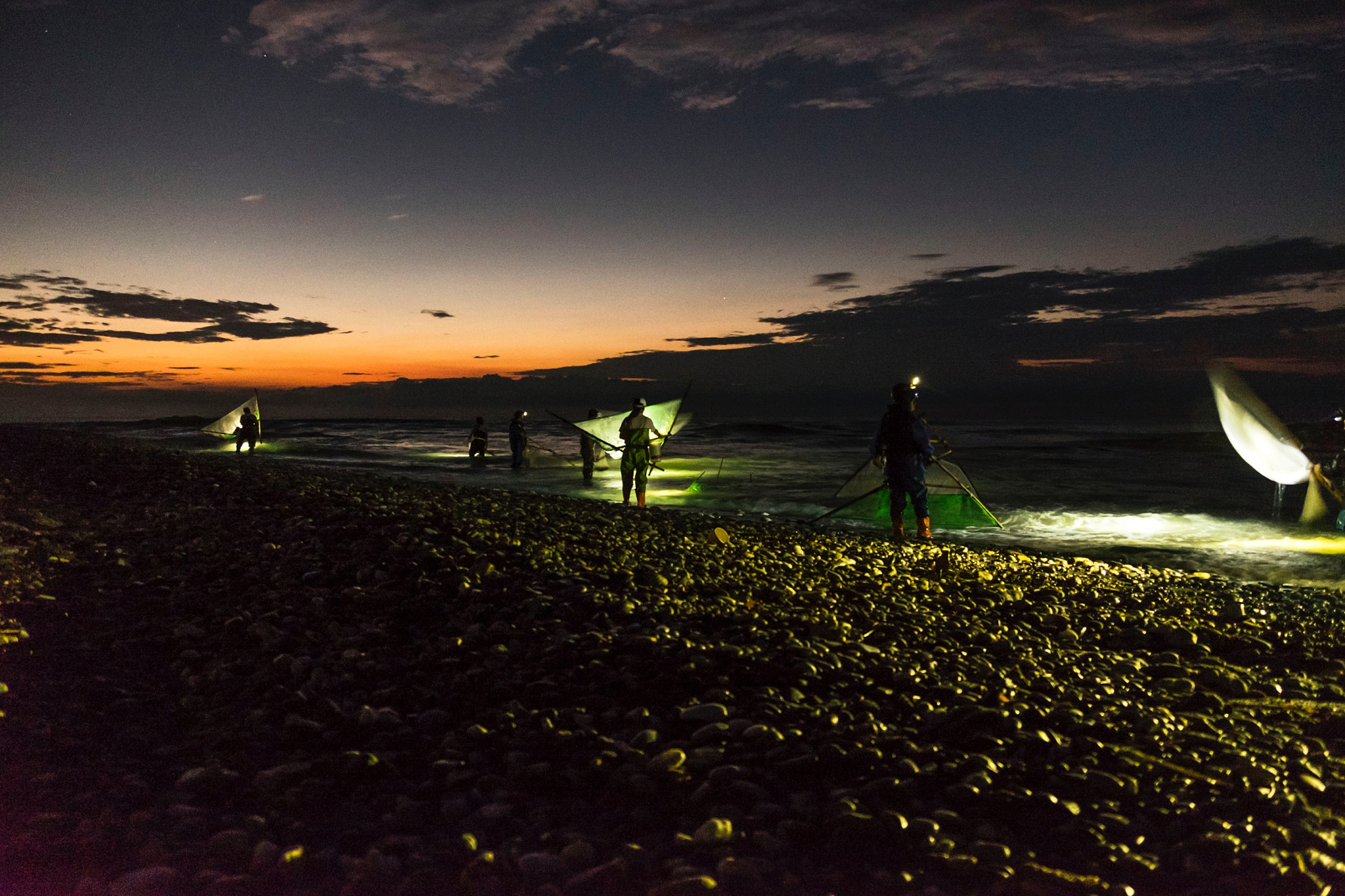 Fujifilm X-E2 + Fujifilm XF 18-135mm F3.5-5.6 R LM OIS WR sample photo. Fishing when sunrise photography