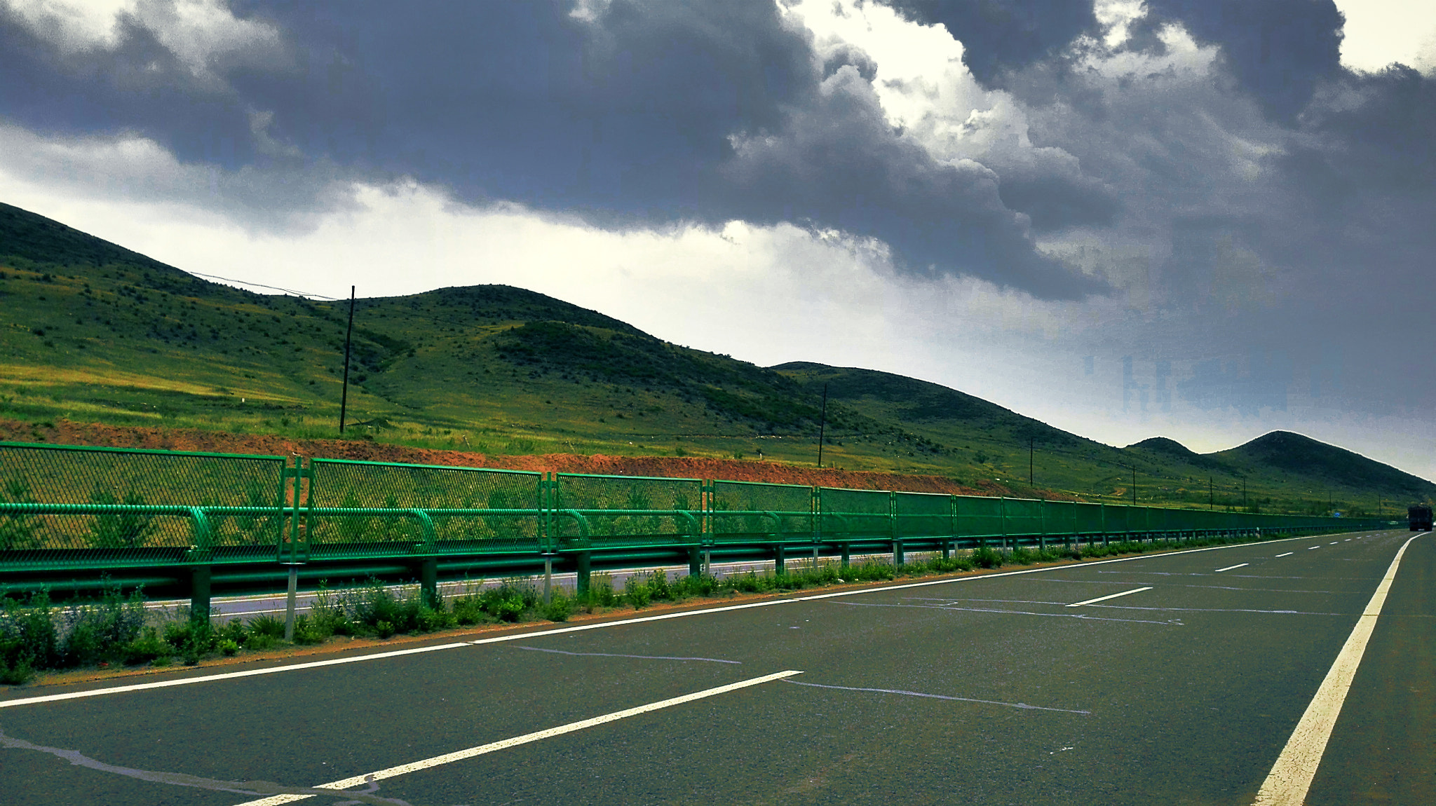 HUAWEI Che2-UL00 sample photo. Road side of the mountain photography