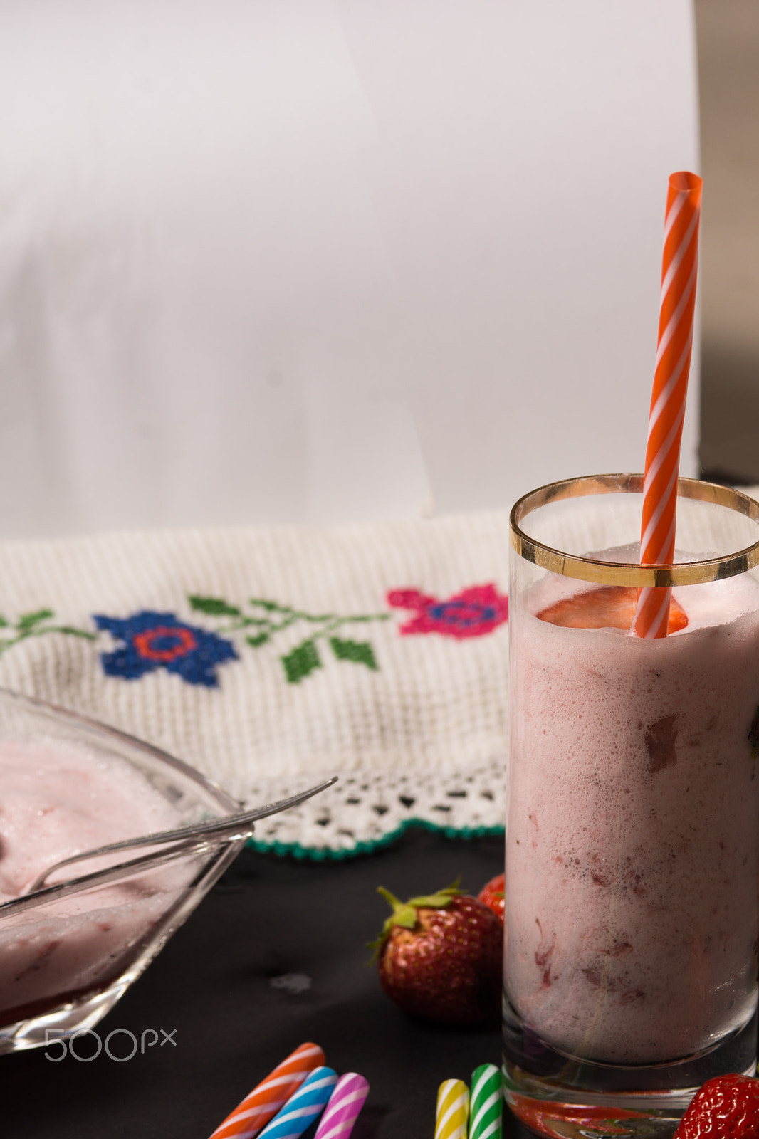 Sony SLT-A77 + Sony 100mm F2.8 Macro sample photo. Strawberry smoothie. photography