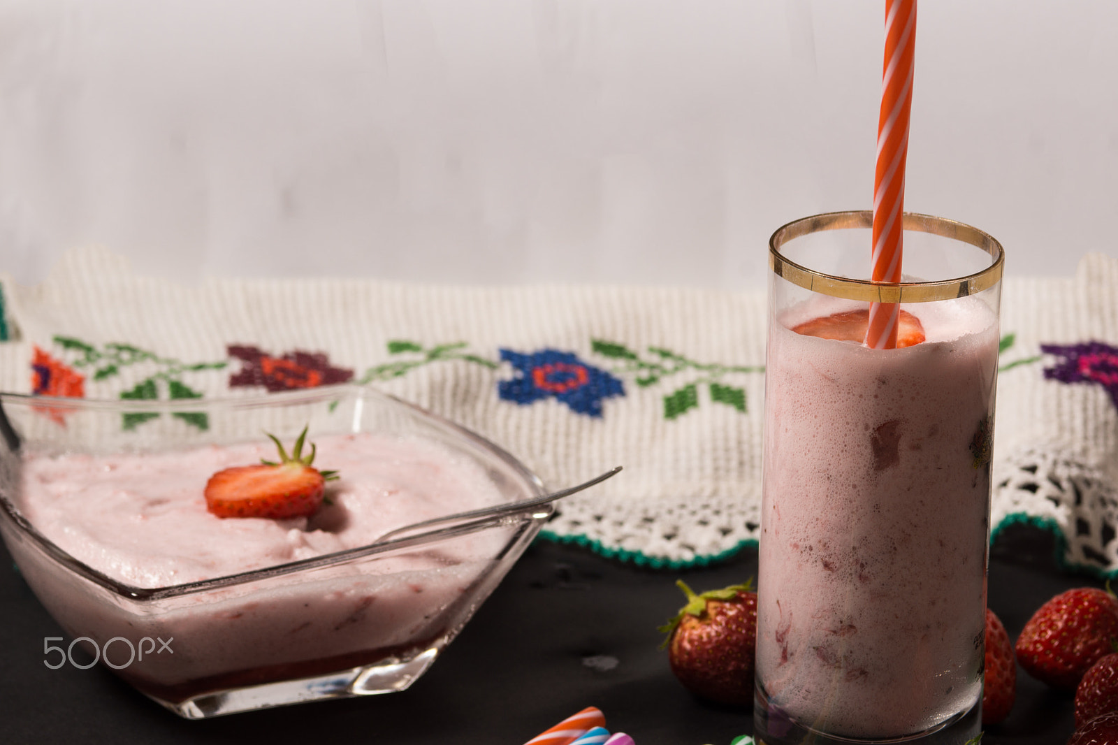 Sony SLT-A77 + Sony 100mm F2.8 Macro sample photo. Strawberry smoothie. photography