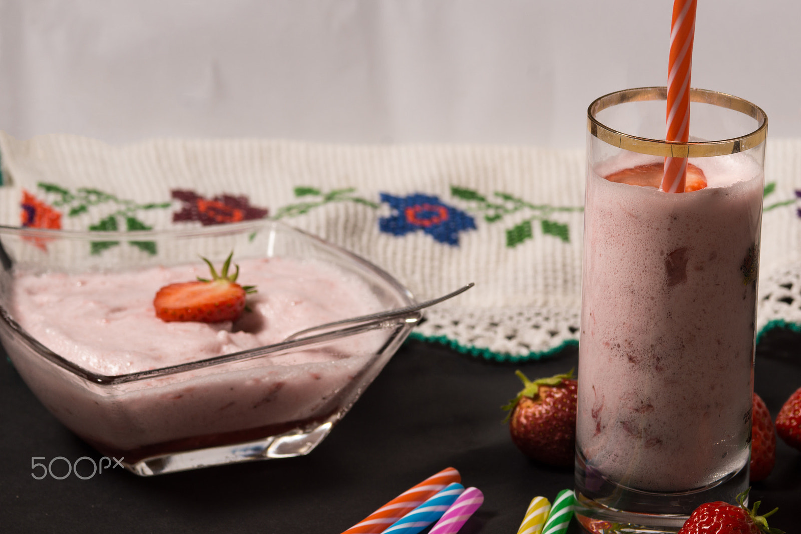 Sony SLT-A77 + Sony 100mm F2.8 Macro sample photo. Strawberry smoothie. photography